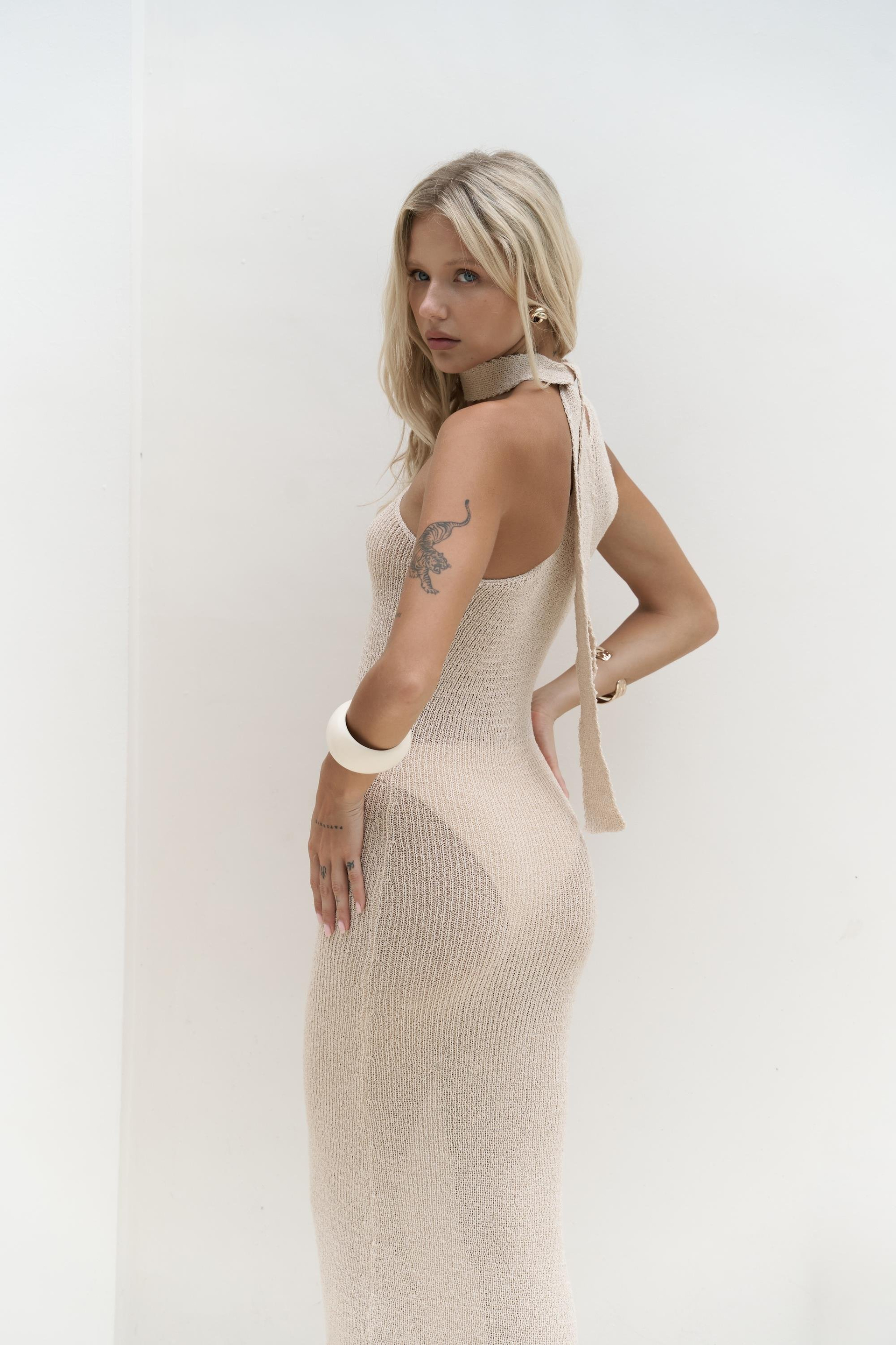 Kamalas Asimetrik Triko Bej Uzun Elbise