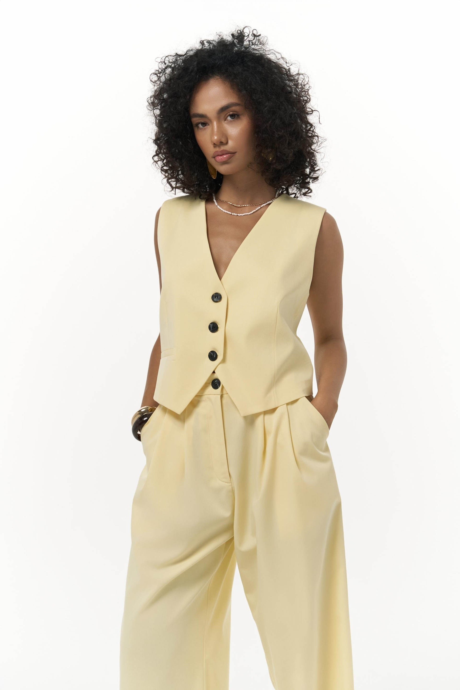 Kaylee Üçgen Detay Kısa Sarı Yelek