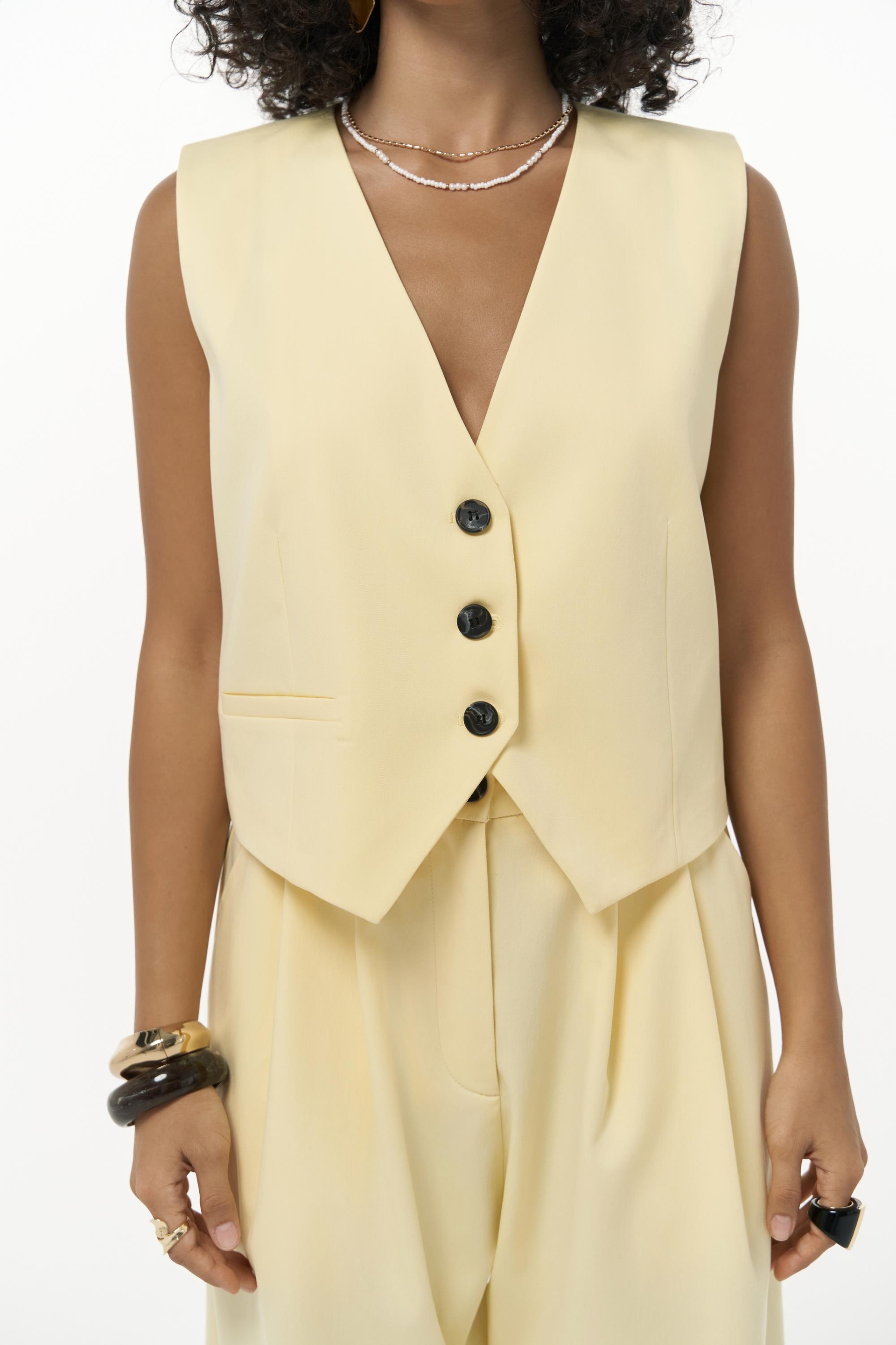 Kaylee Üçgen Detay Kısa Sarı Yelek