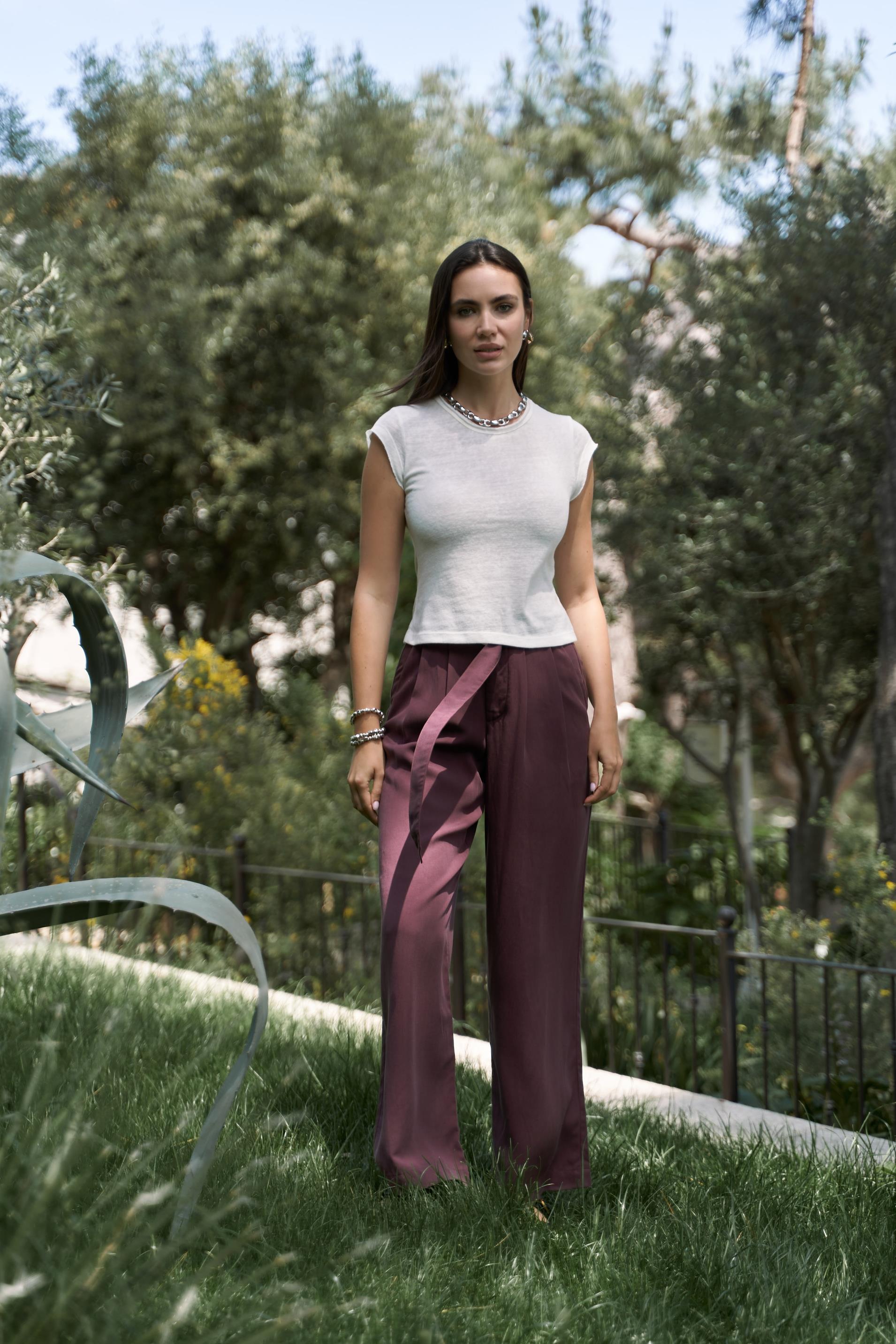 Kensal Dar Kesim Ekru T-Shirt