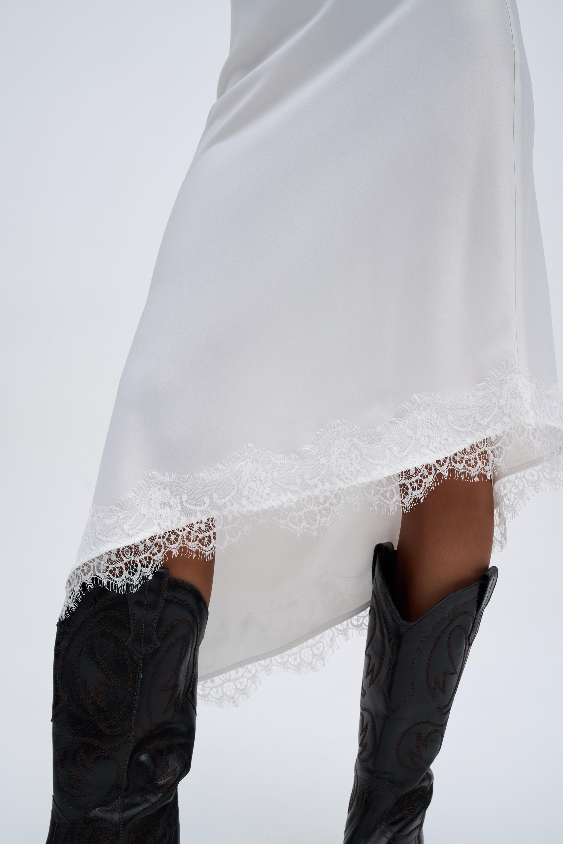 Lina Dantel Detay Beyaz Saten Etek