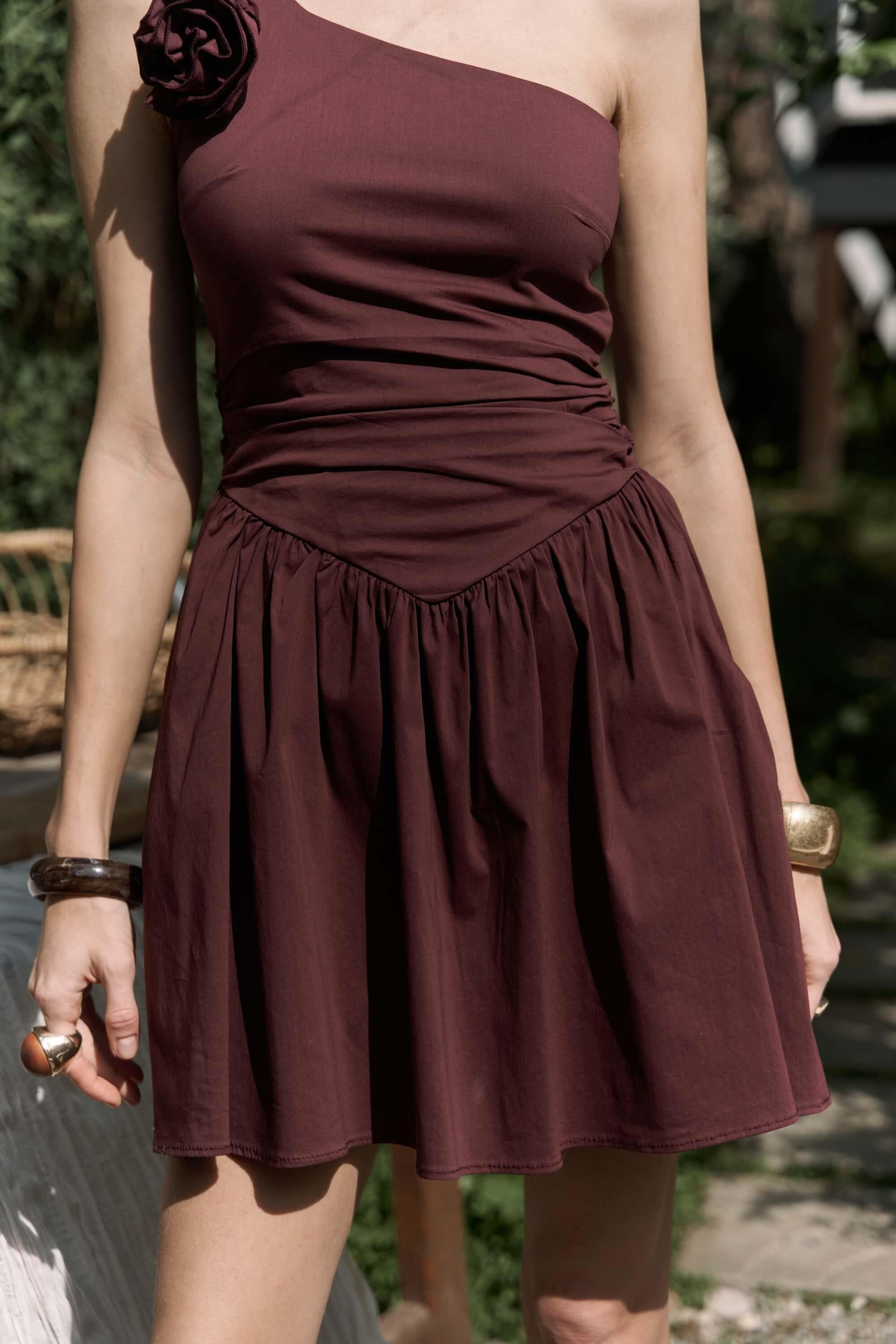 Lissa Tek Omuz Gül Detay Bordo Mini Elbise