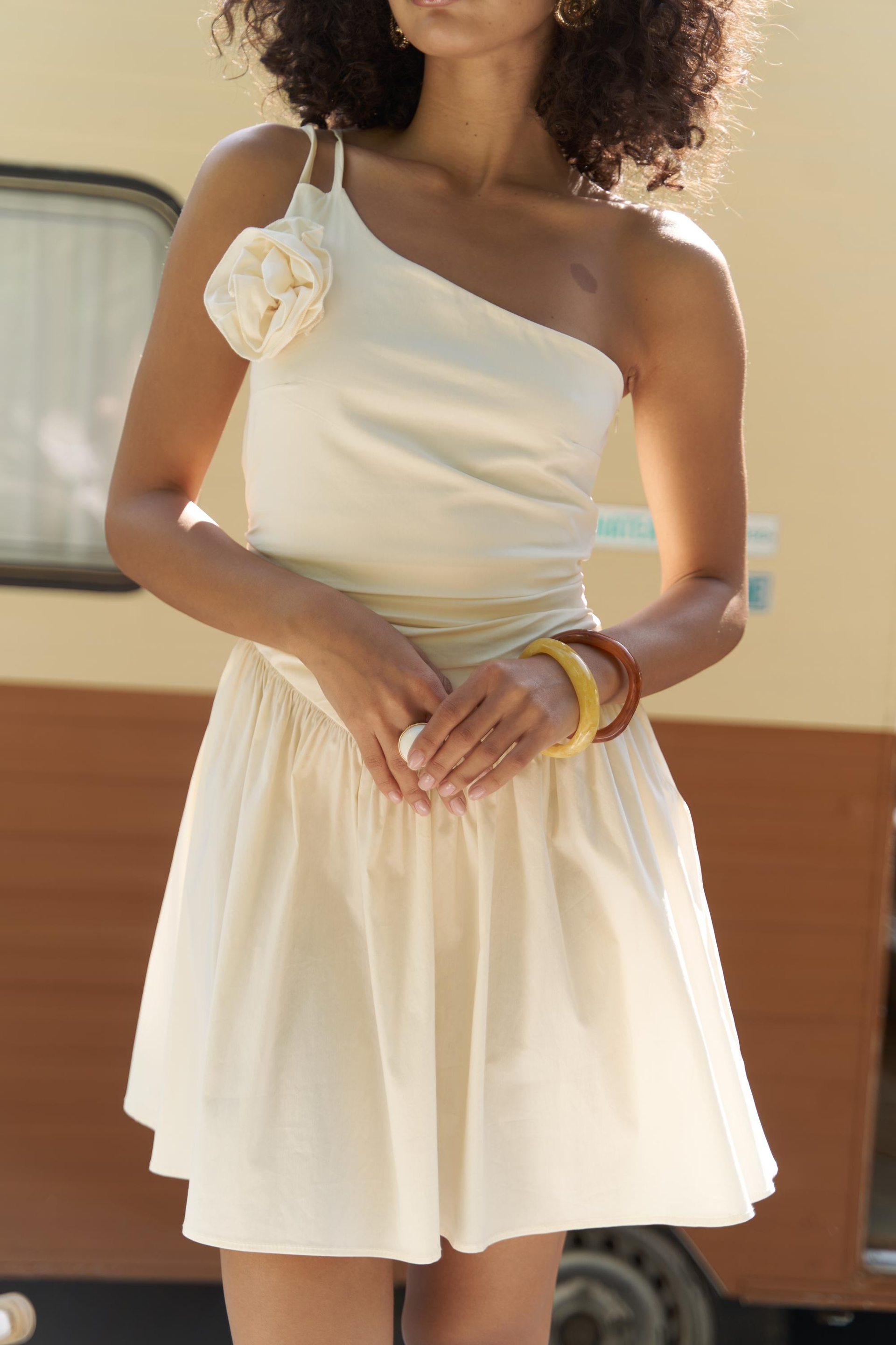 Lissa Tek Omuz Gül Detay Sarı Mini Elbise