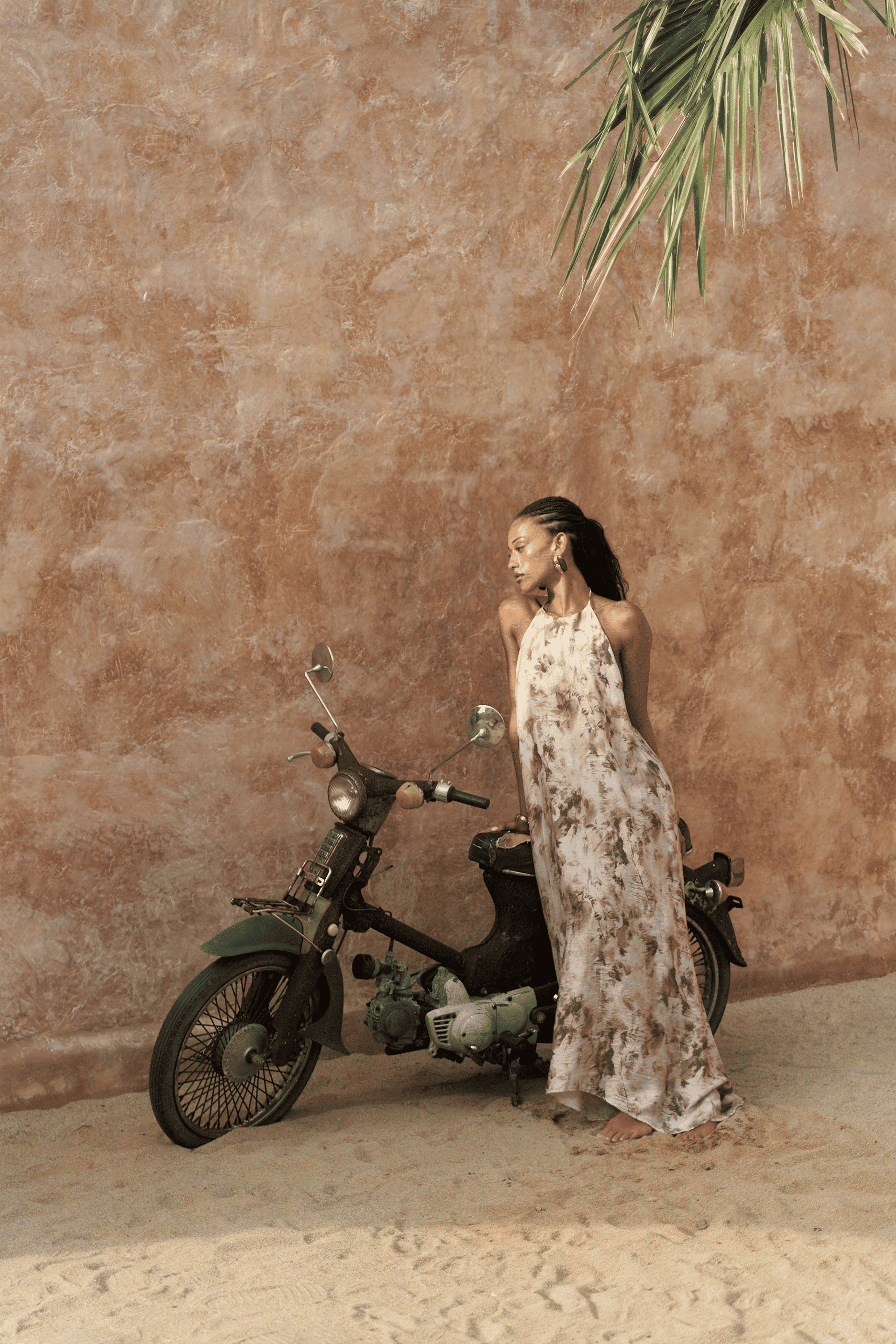 Lukmanje Boyundan Bağcıklı Bej Uzun Elbise