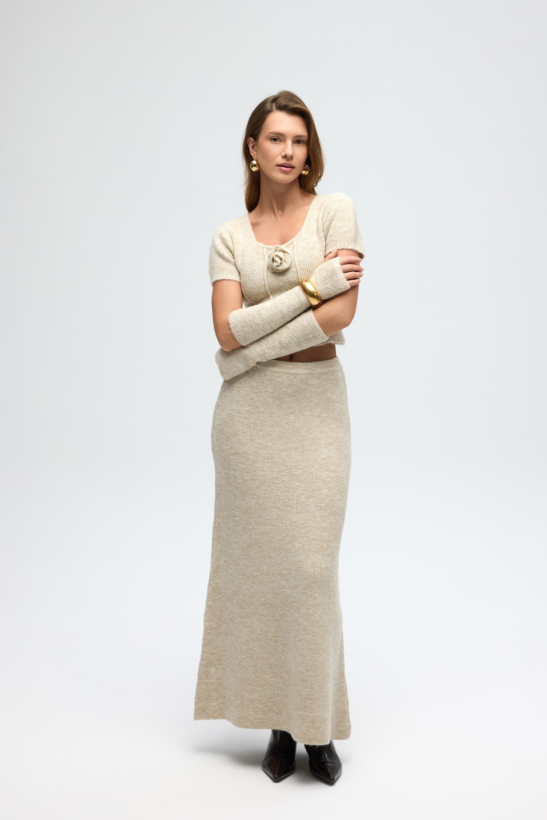 Lumi Gül Detay Bej Crop Etek Triko Takım