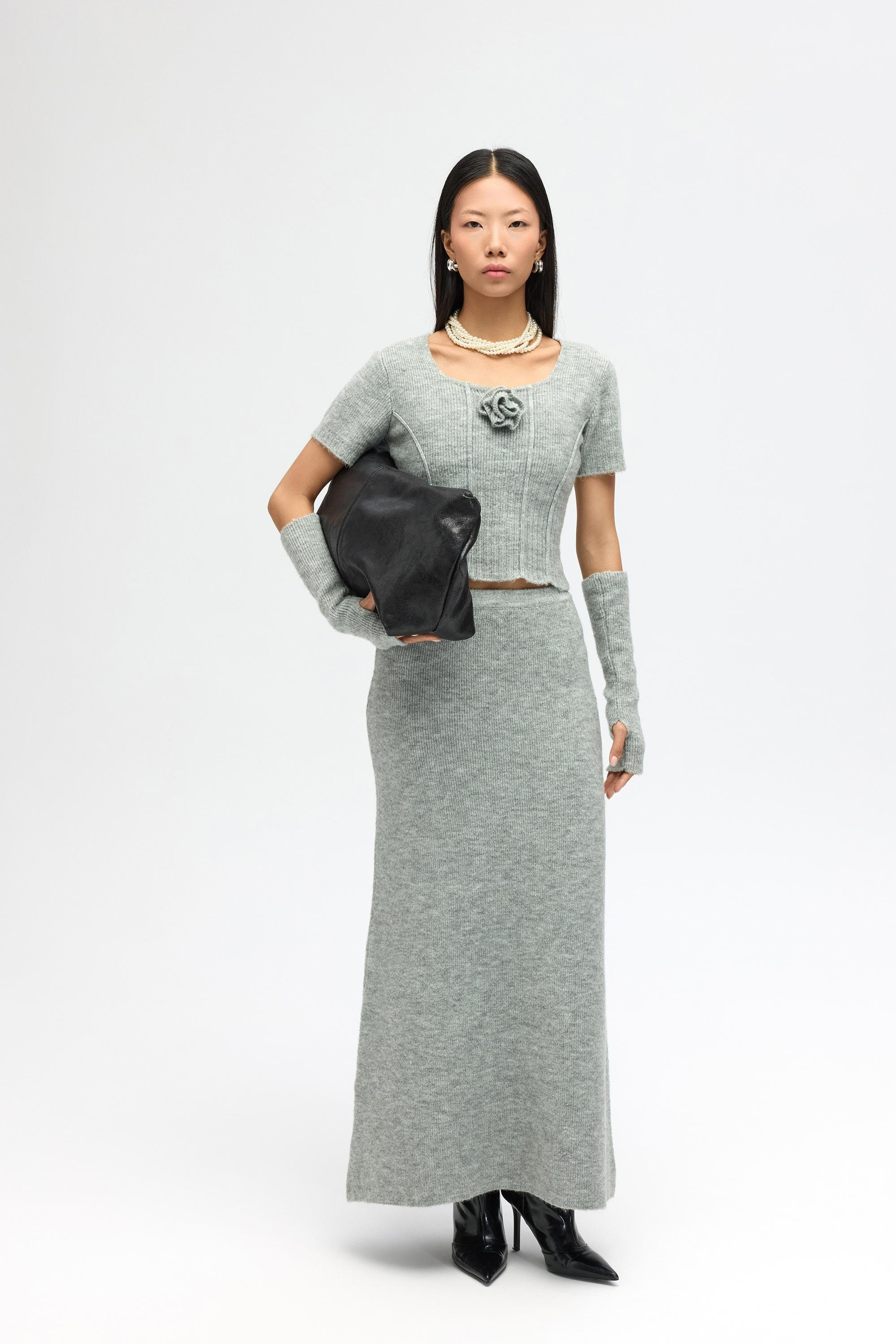 Lumi Gül Detay Gri Crop Etek Triko Takım