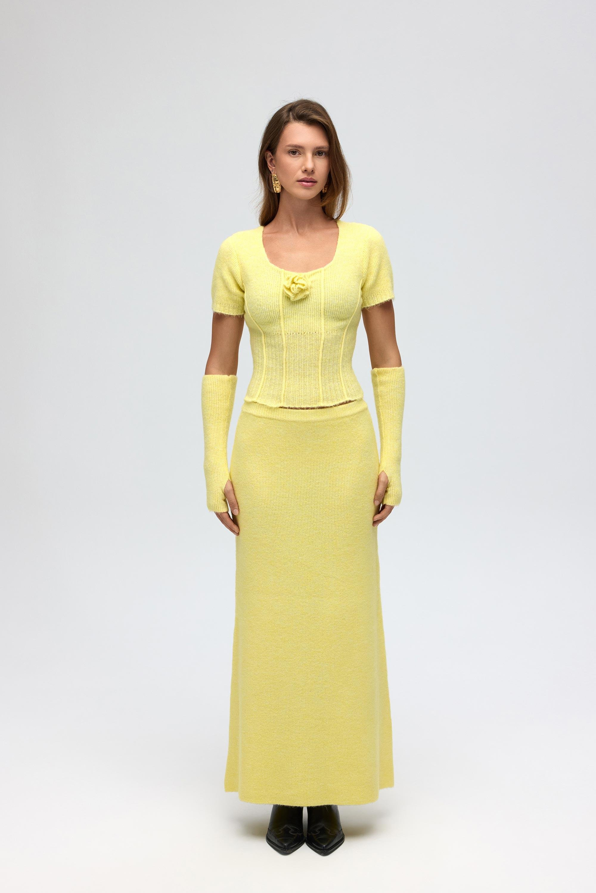 Lumi Gül Detay Sarı Crop Etek Triko Takım