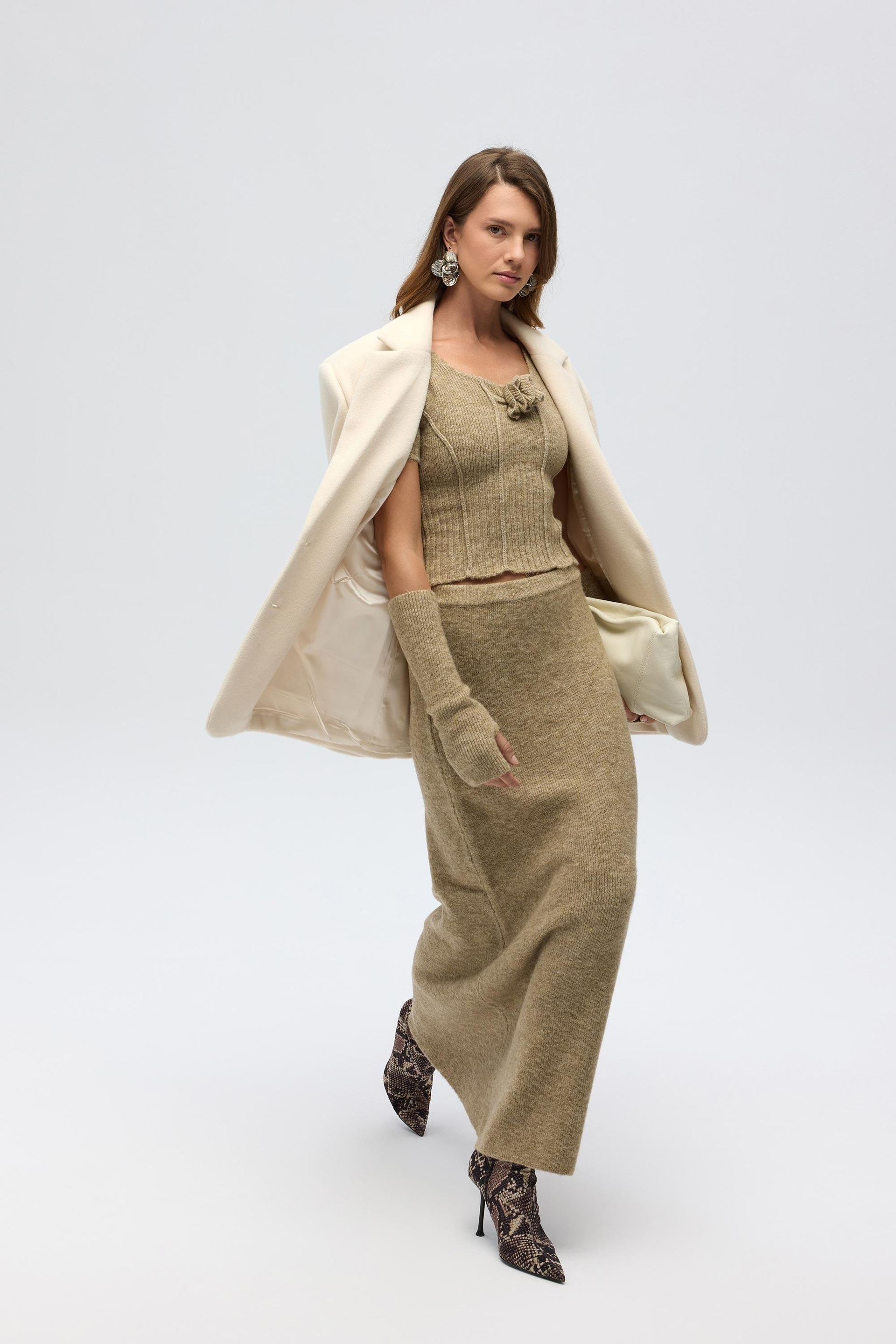 Lumi Gül Detay Vizon Crop Etek Triko Takım