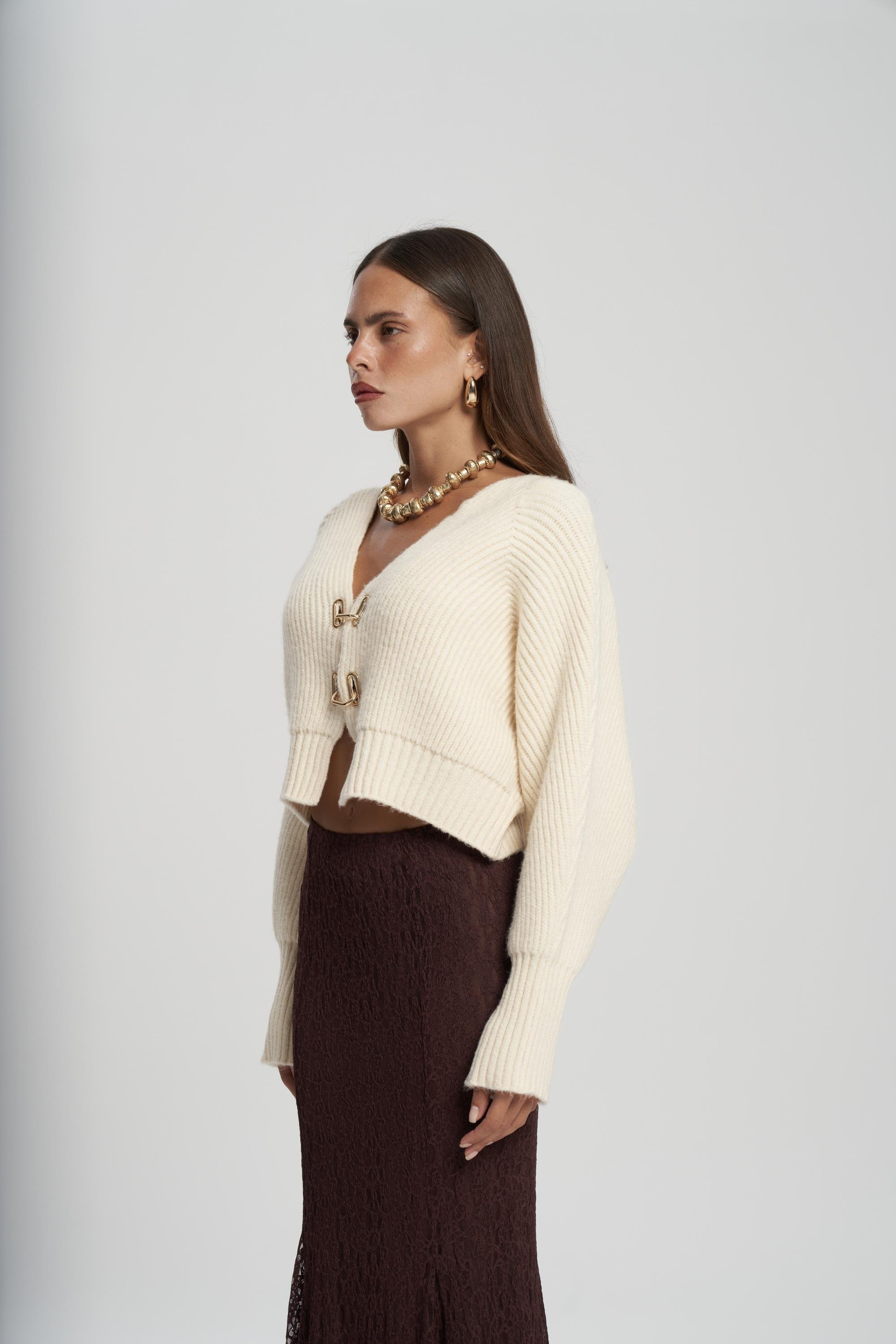 Luna Metal Detay Bej Kısa Triko Hırka