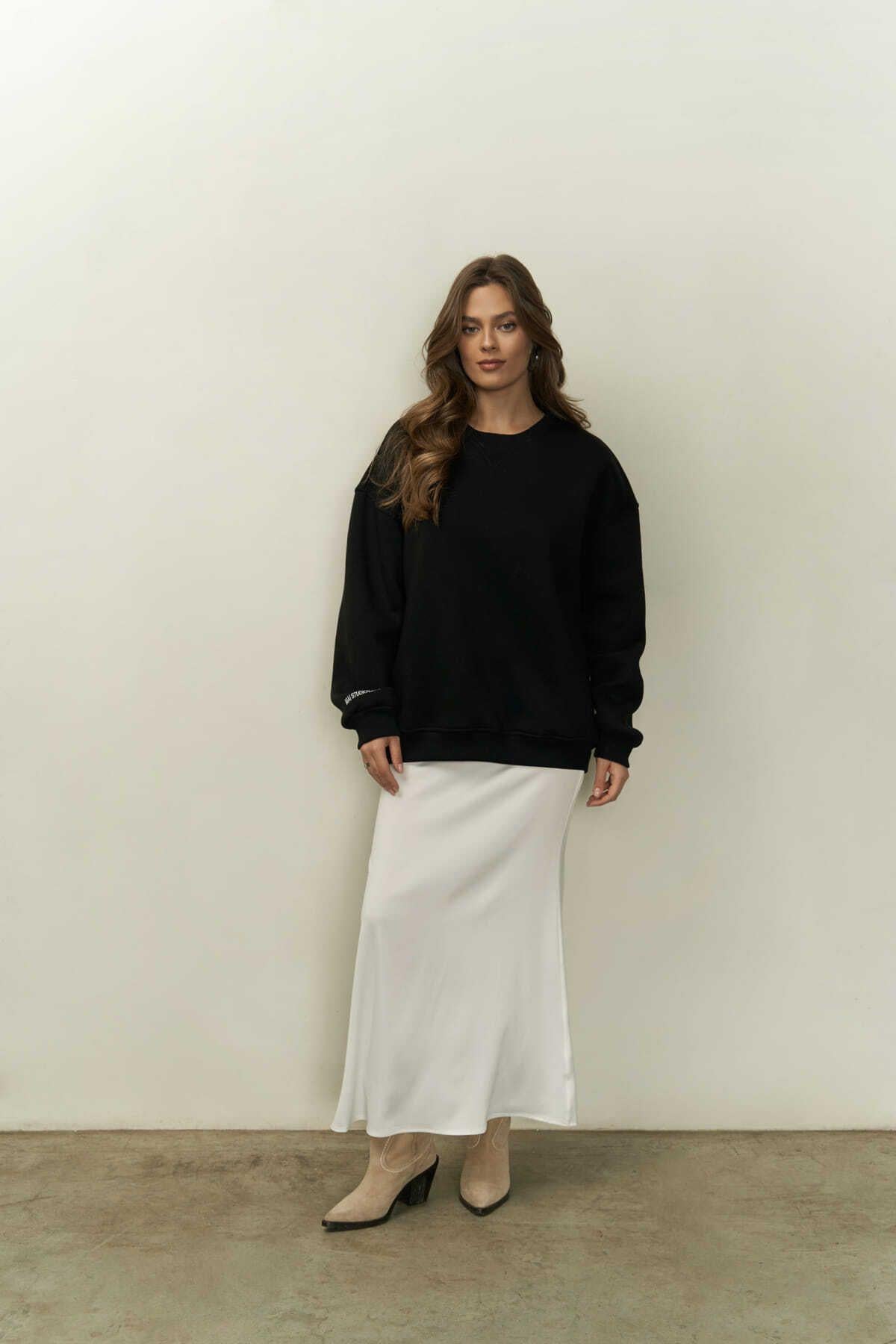 MCLLCTN Maico Black Unisex 0versize Sweatshirt
