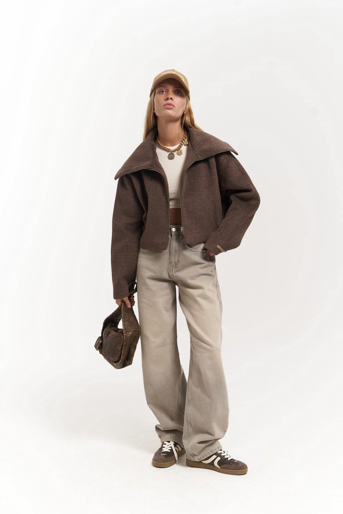 Maine Dökümlü Yaka Kahve Kısa Ceket