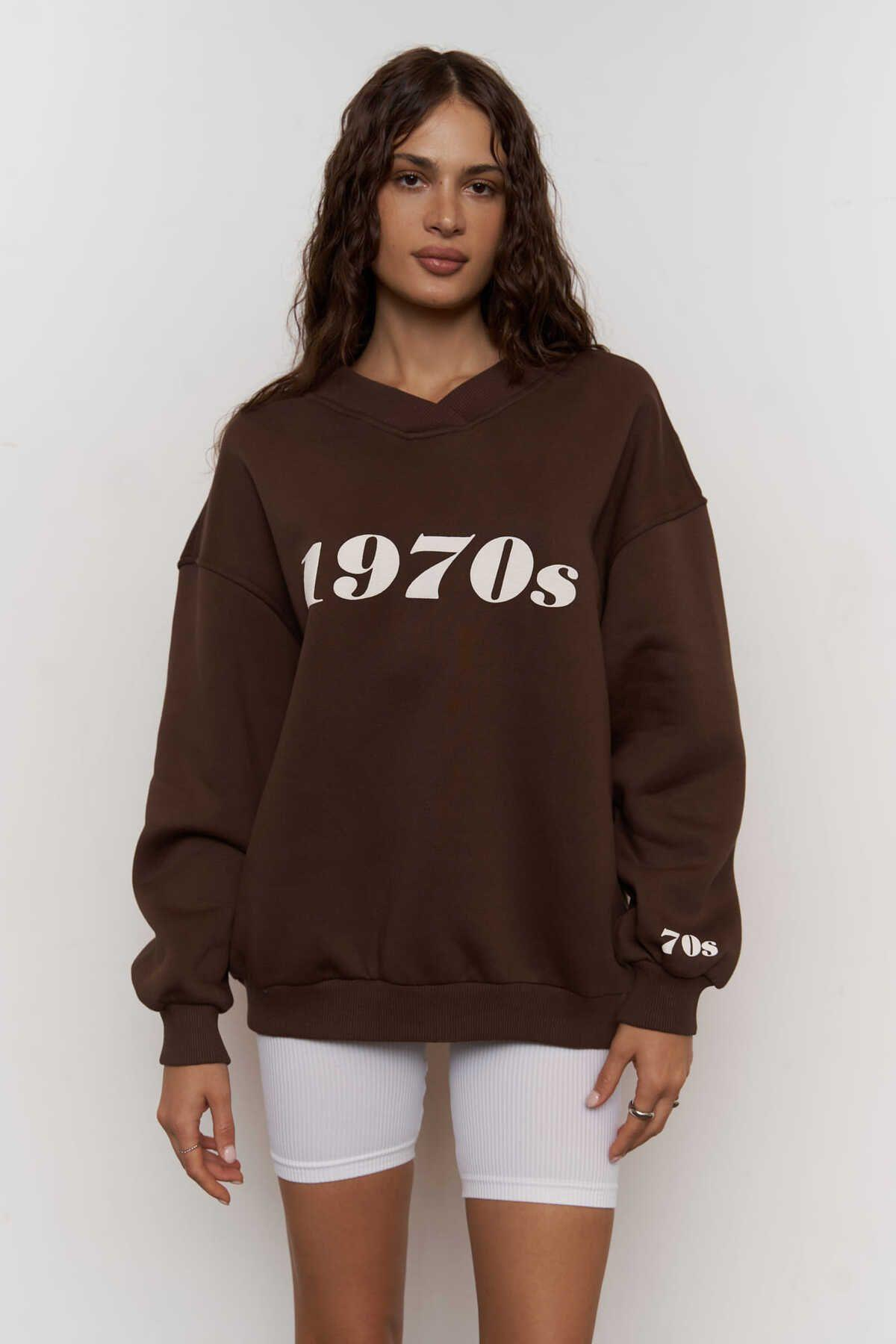 Mai Collection 1970s Brown Oversize Unisex Sweatshirt