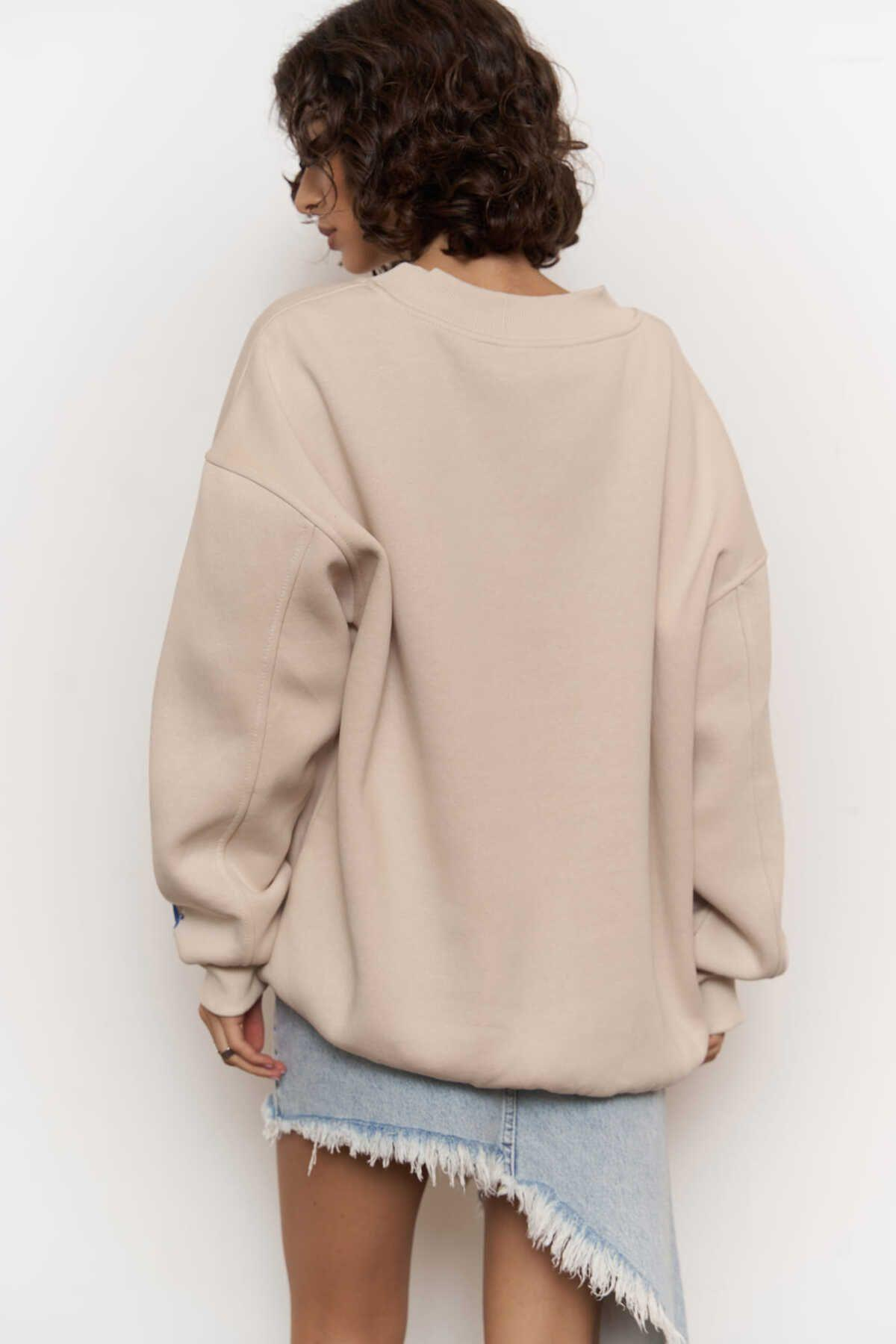 Mai 1970s Bone Oversize Unisex Sweatshirt