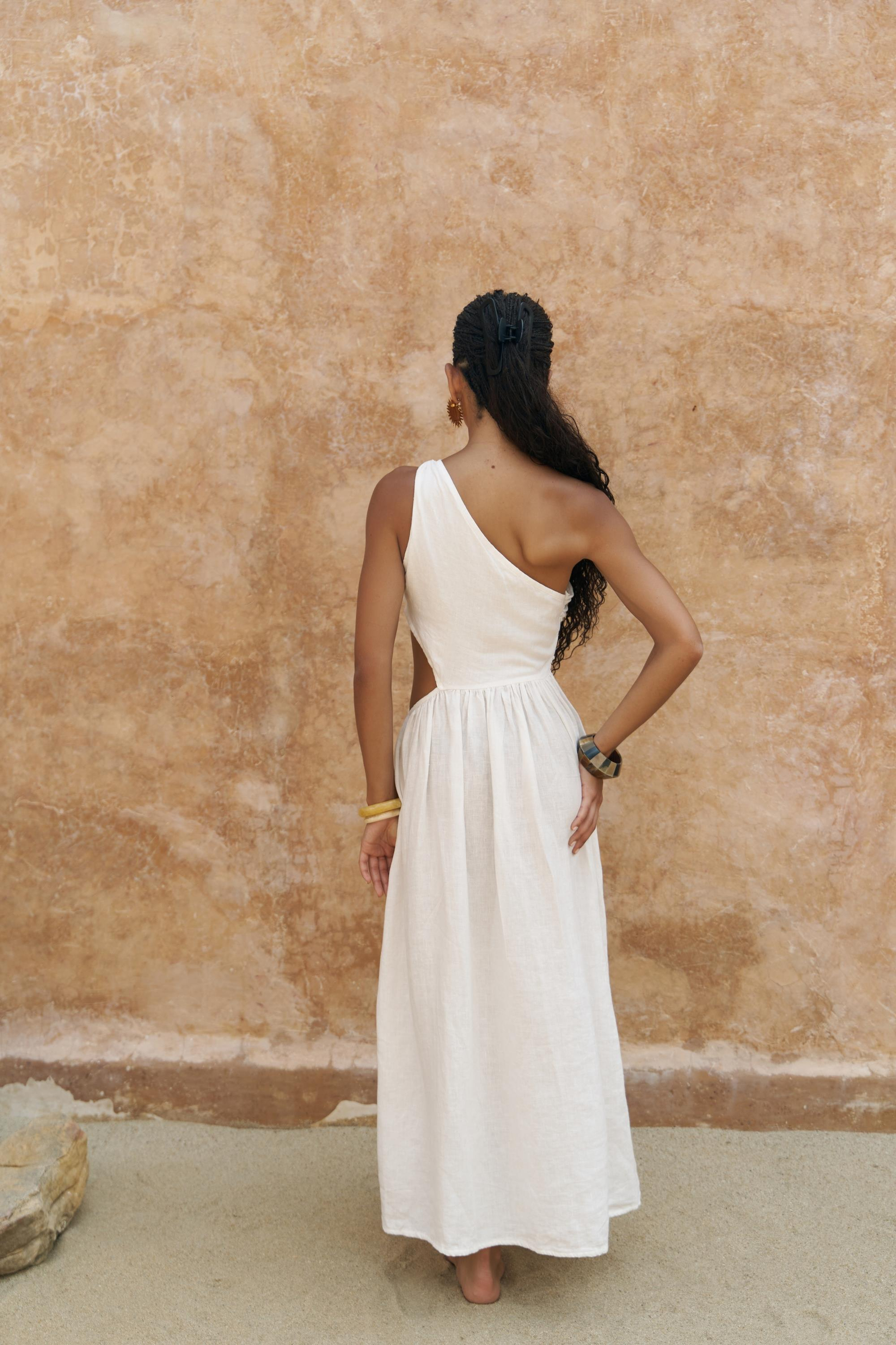 Mharia Asimetrik Detay Beyaz Uzun Keten Elbise