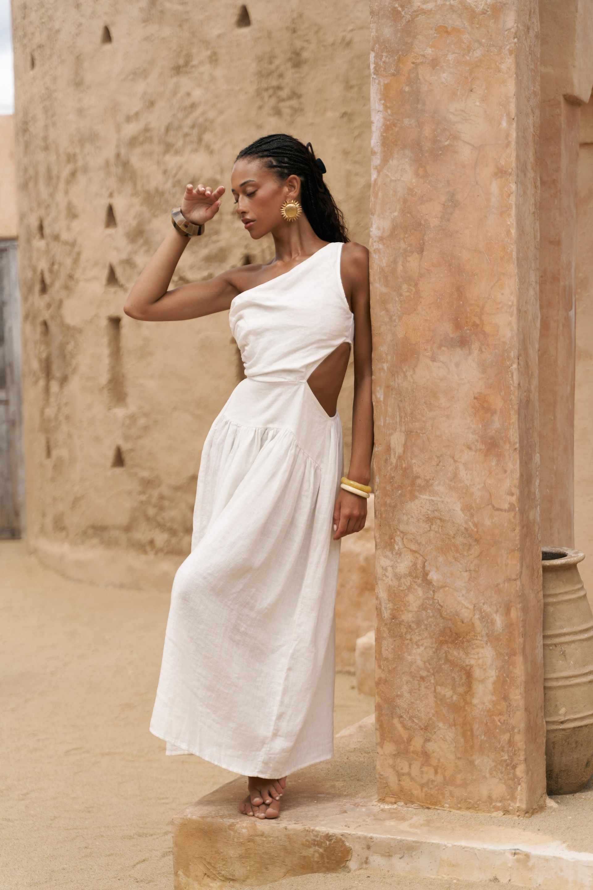 Mharia Asimetrik Detay Beyaz Uzun Keten Elbise