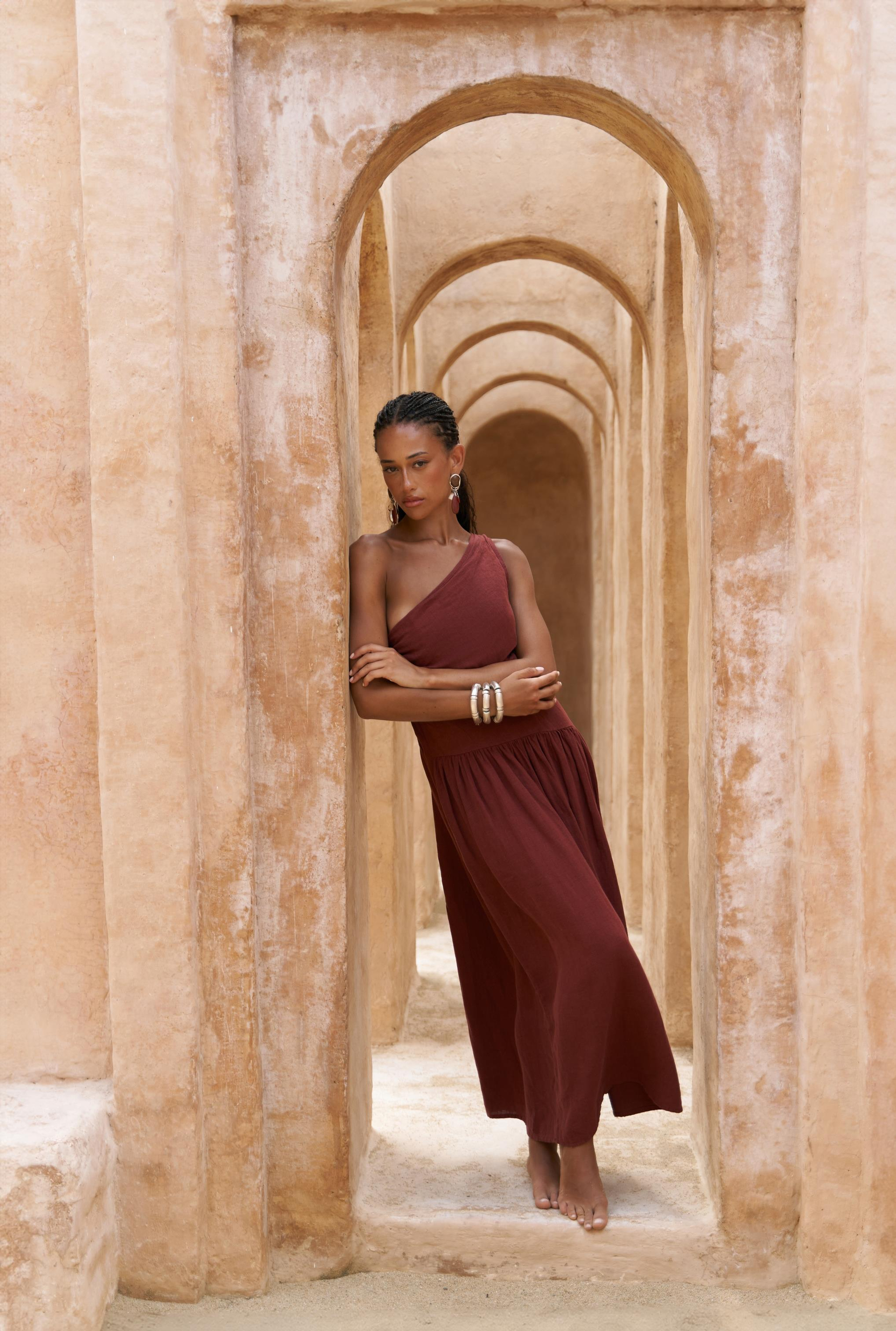 Mharia Asimetrik Detay Kiremit Uzun Keten Elbise