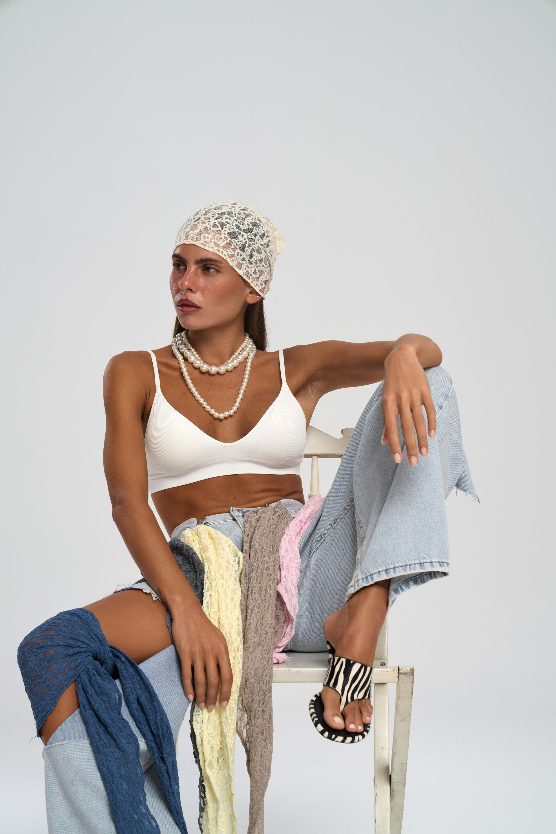 Miray Üçgen Kesim Bej Dantel Bandana