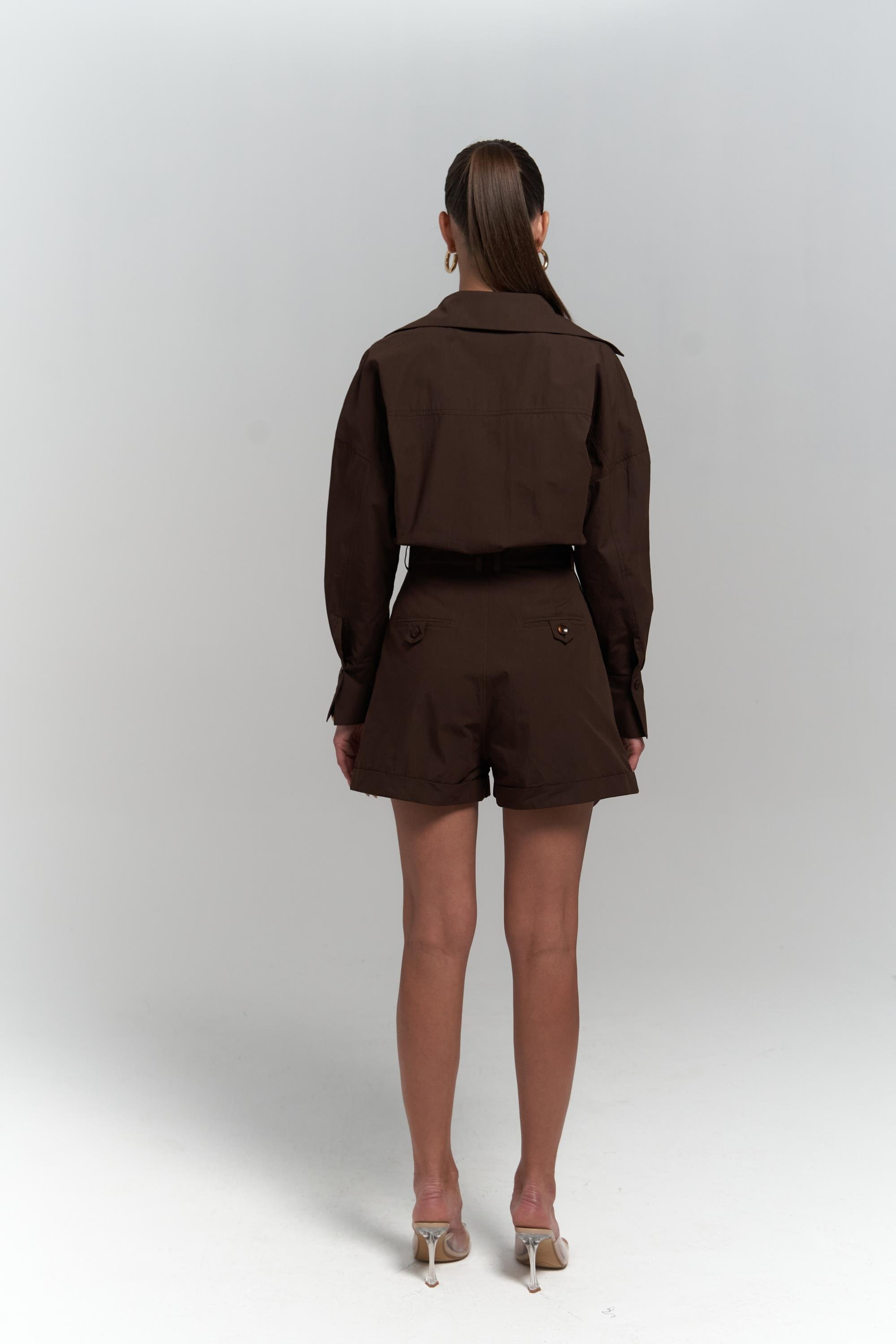 Moaen Kemer Detay Kısa Kahve Tulum