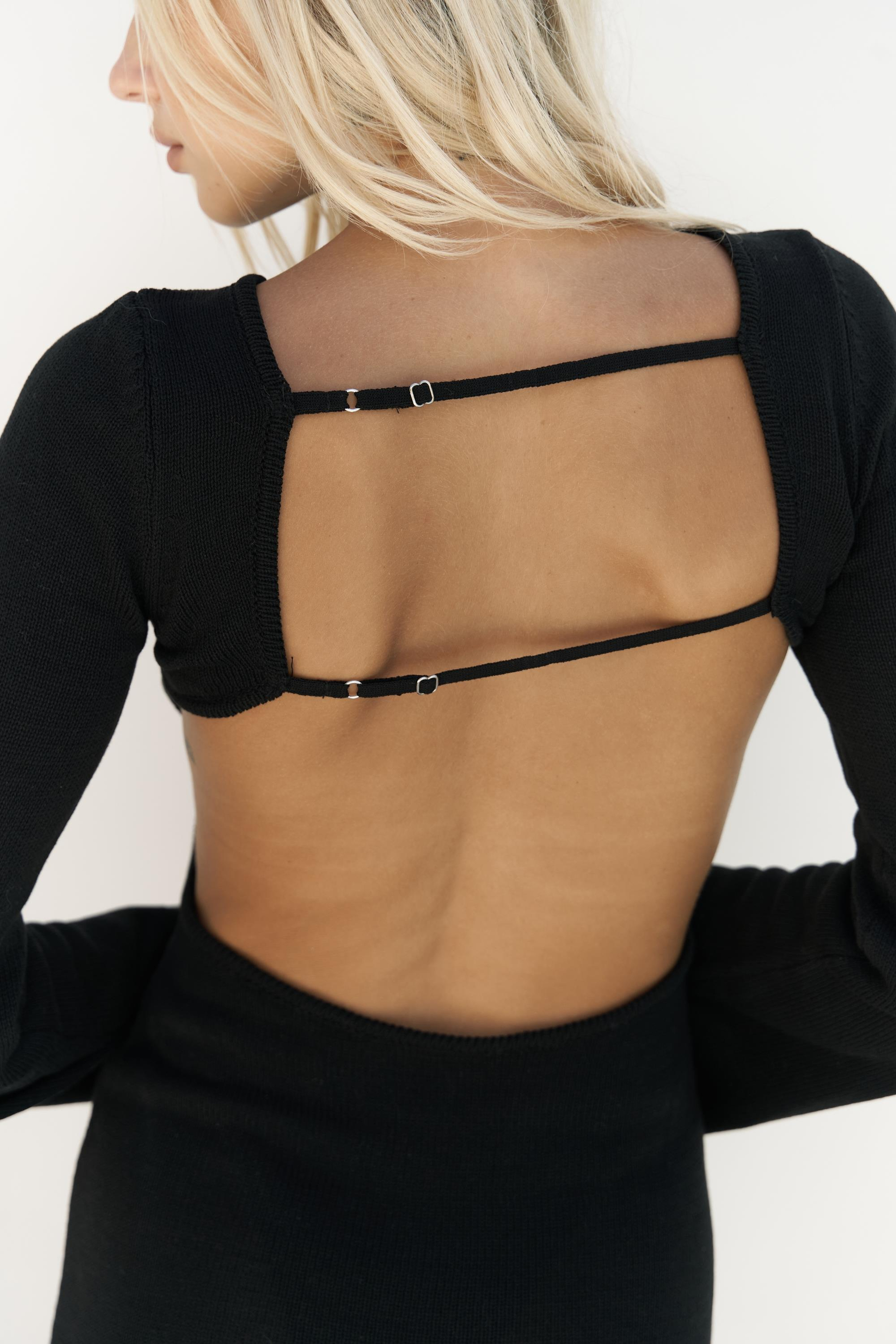 Nadias Pencere Detay Siyah Triko Uzun Elbise