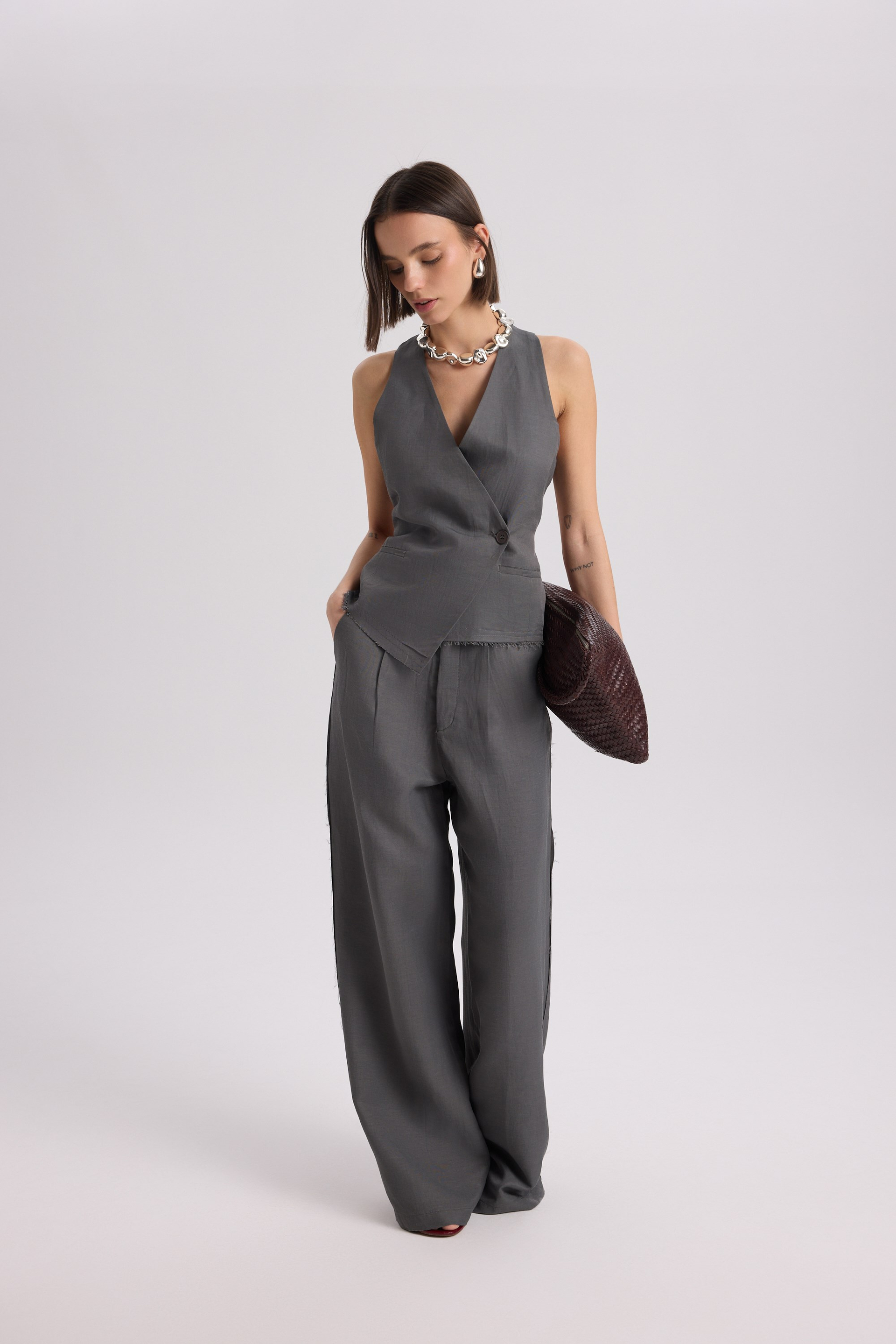 Nagmetah Back Cut-Out Charcoal Vest Pants Set