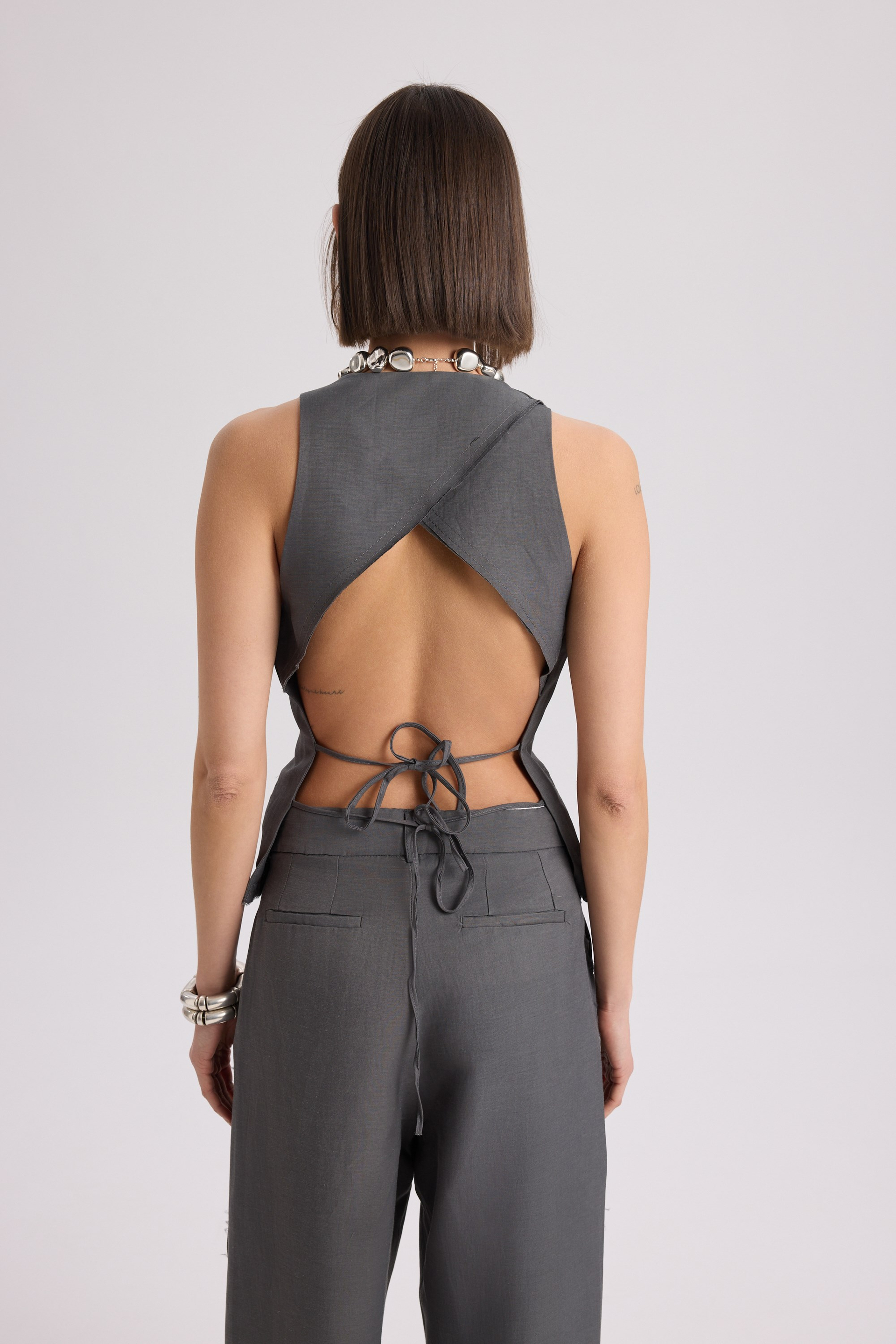 Nagmetah Back Cut-Out Charcoal Vest Pants Set
