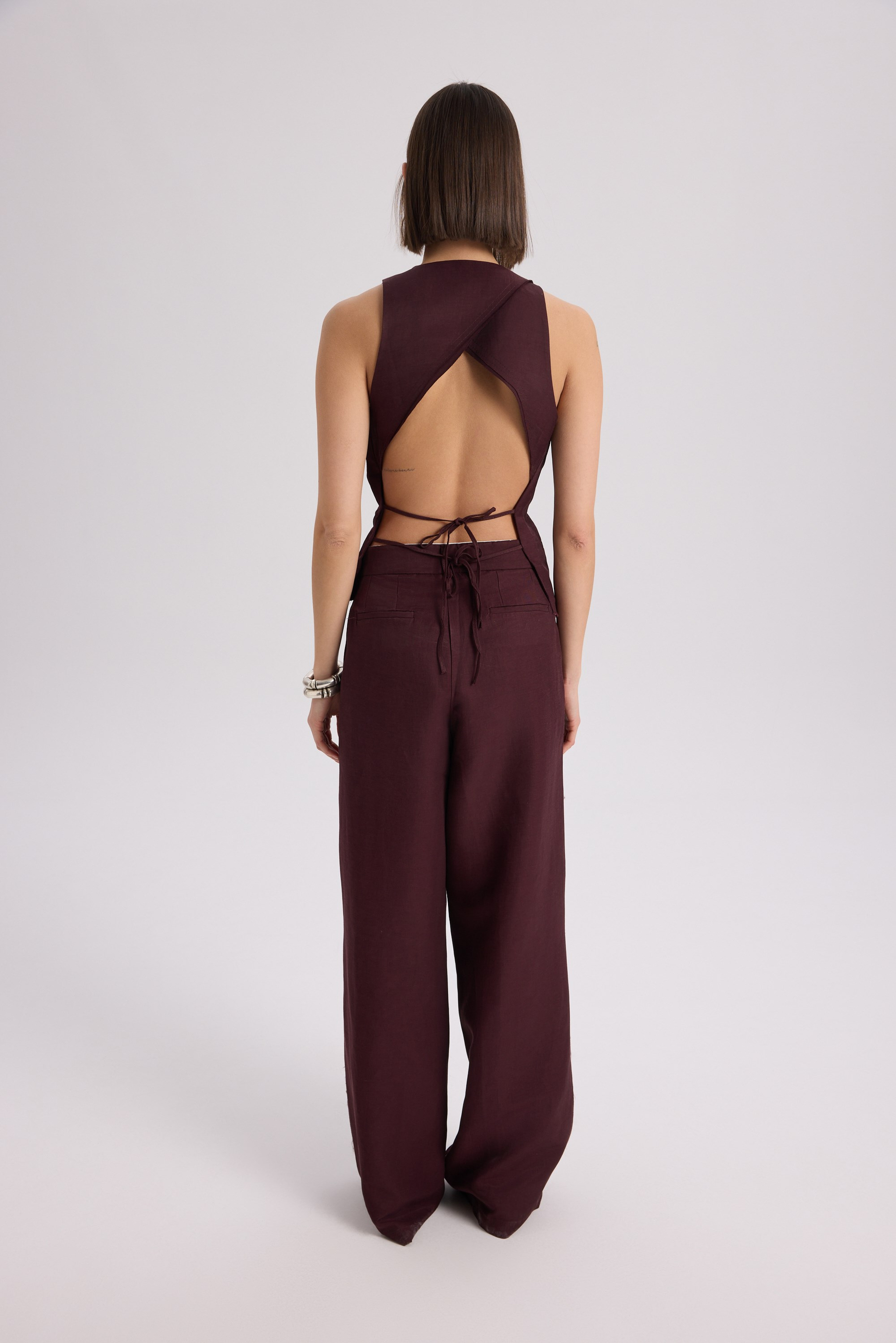 Nagmetah Back Cut-Out Burgundy Vest Pants Set