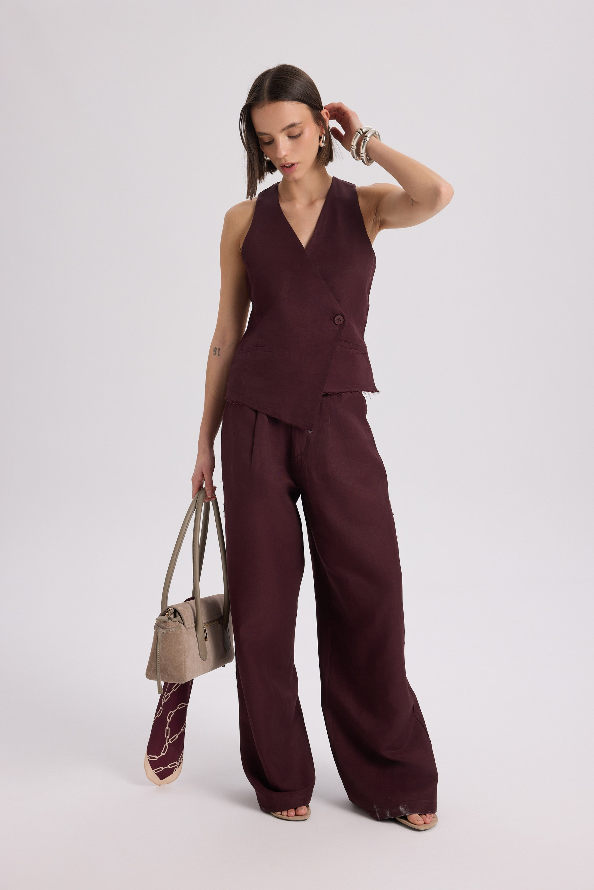 Nagmetah Back Cut-Out Burgundy Vest Pants Set