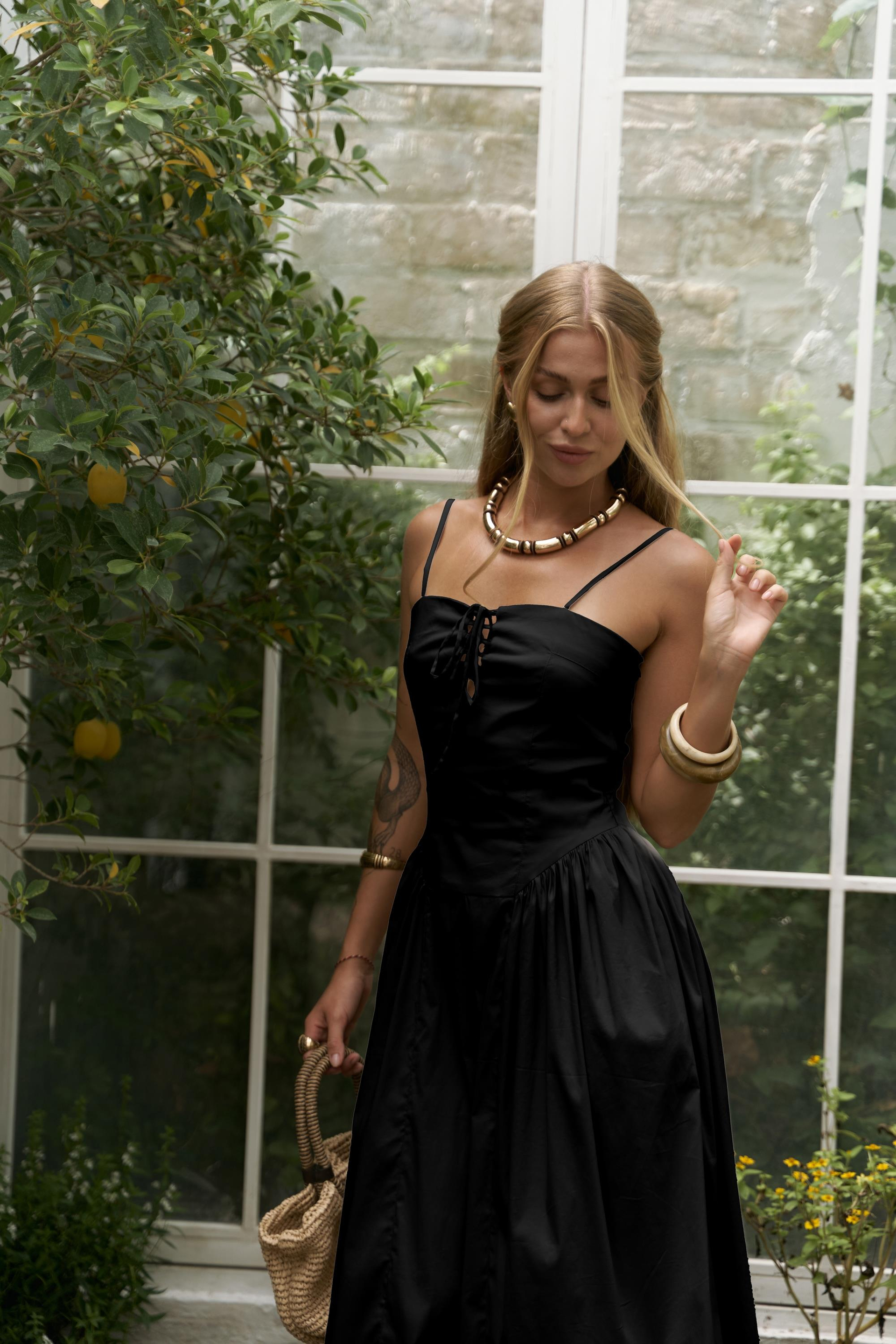 Narissa Askılı Midi Siyah Elbise