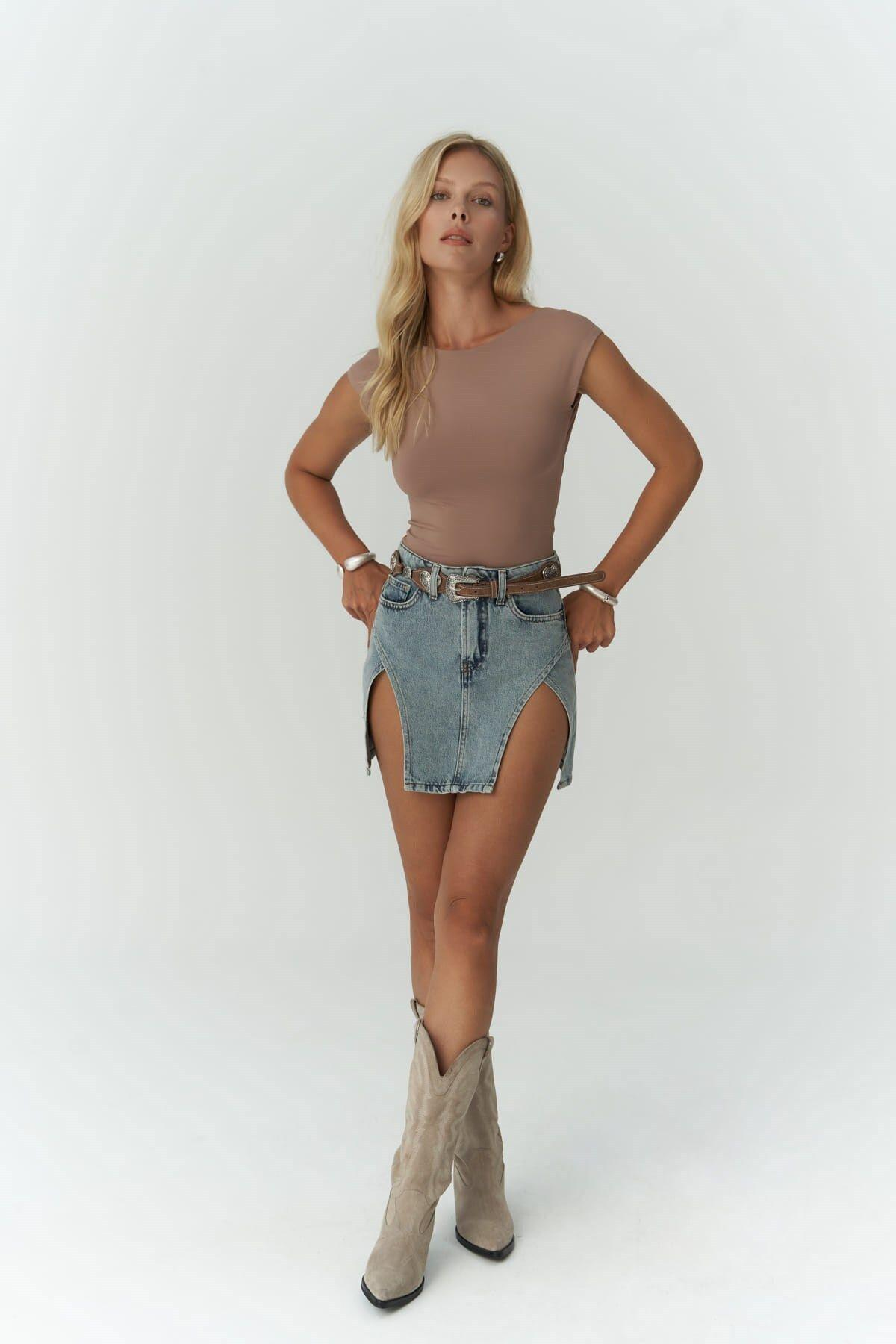 Nives Light Brown Crop with Open Back
