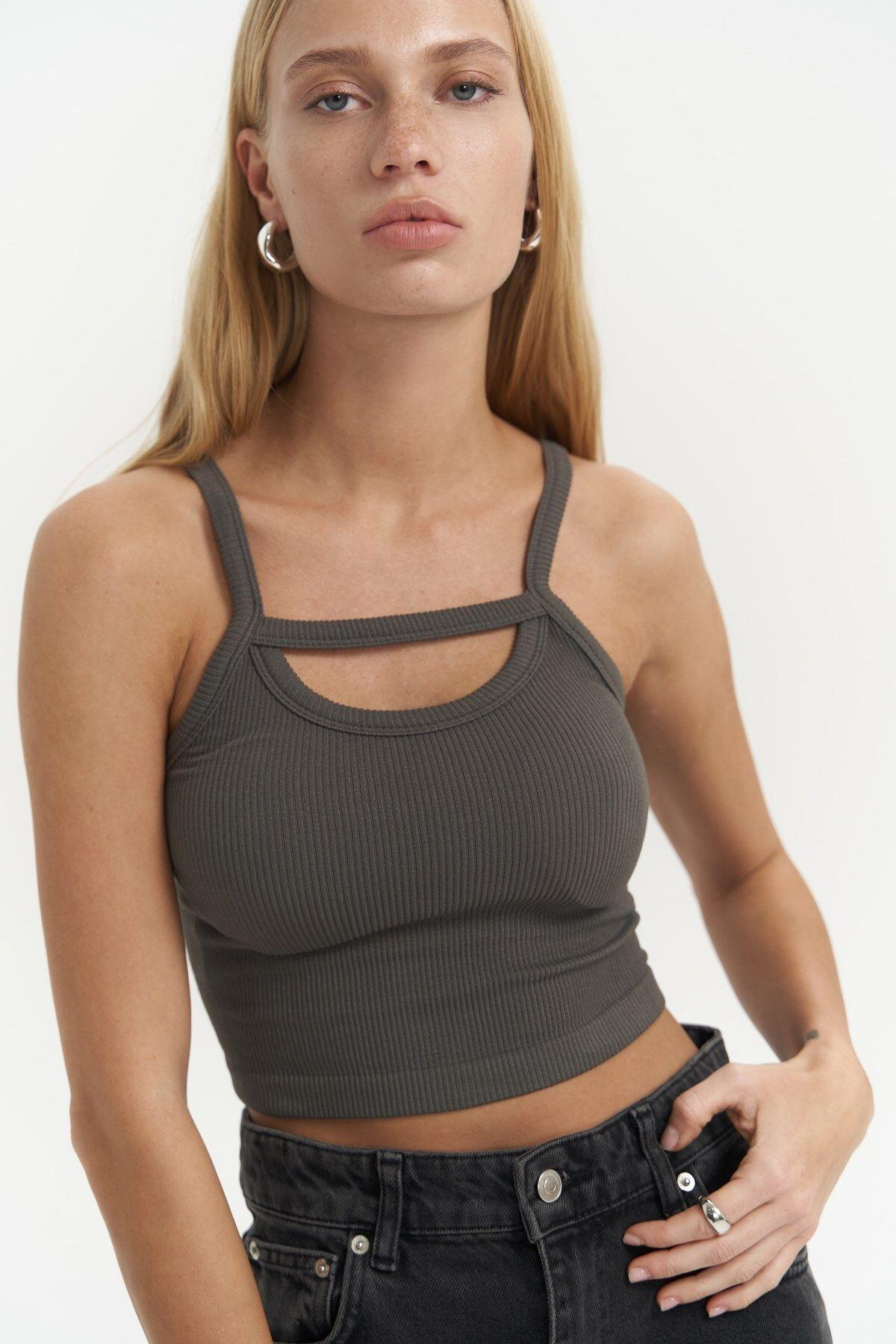 Noam Anthracite Front Detail Ribbed Crop Top