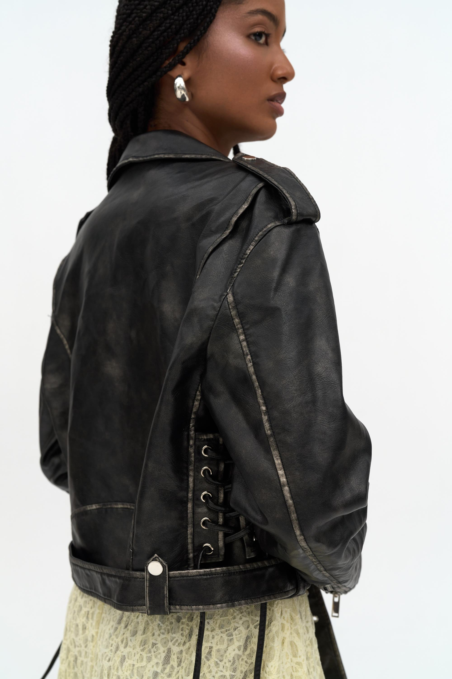 Noor Efektli Siyah Kısa Suni Deri Ceket