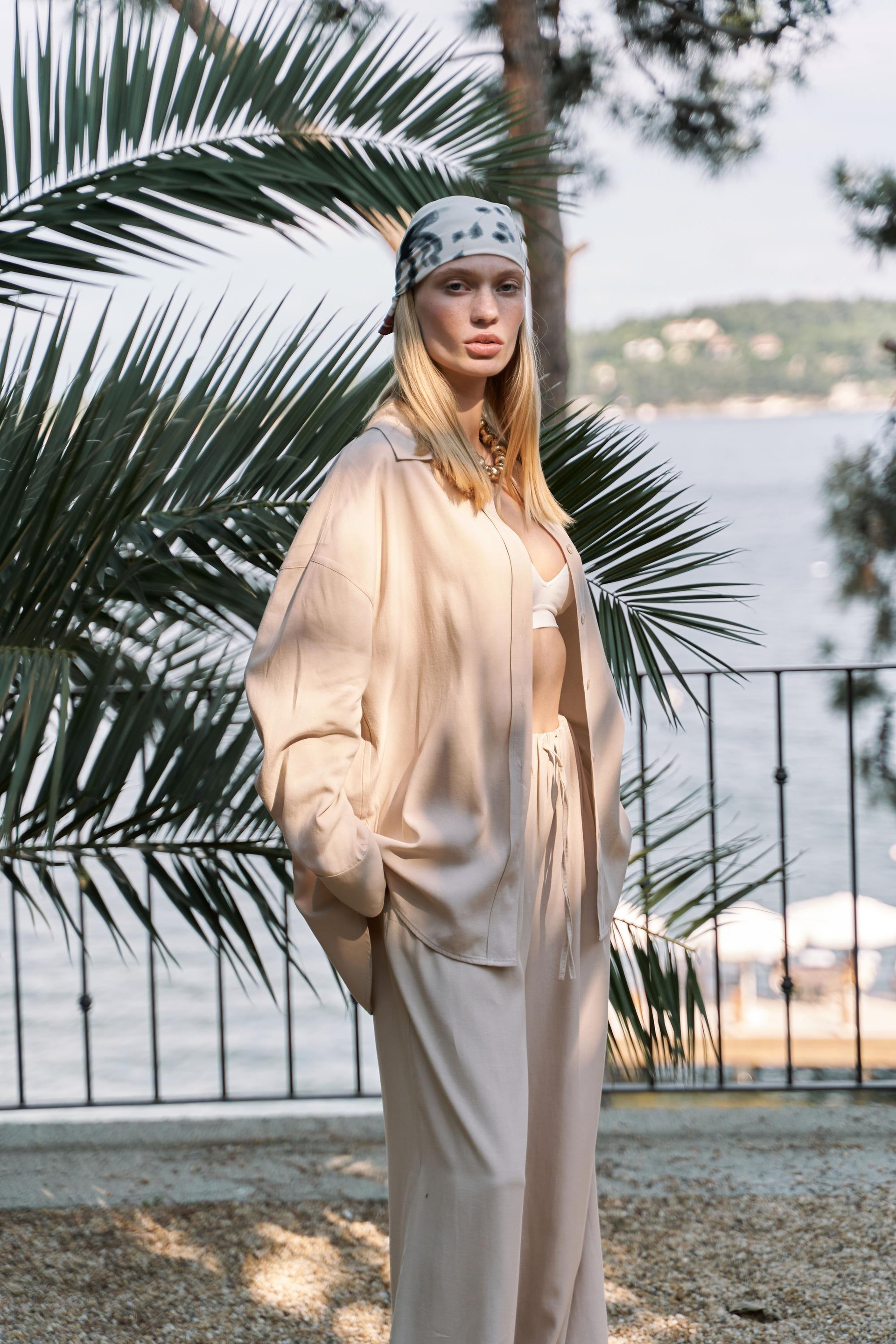 Nunzia Arka Detaylı Bej Oversize Gömlek Pantolon Takım