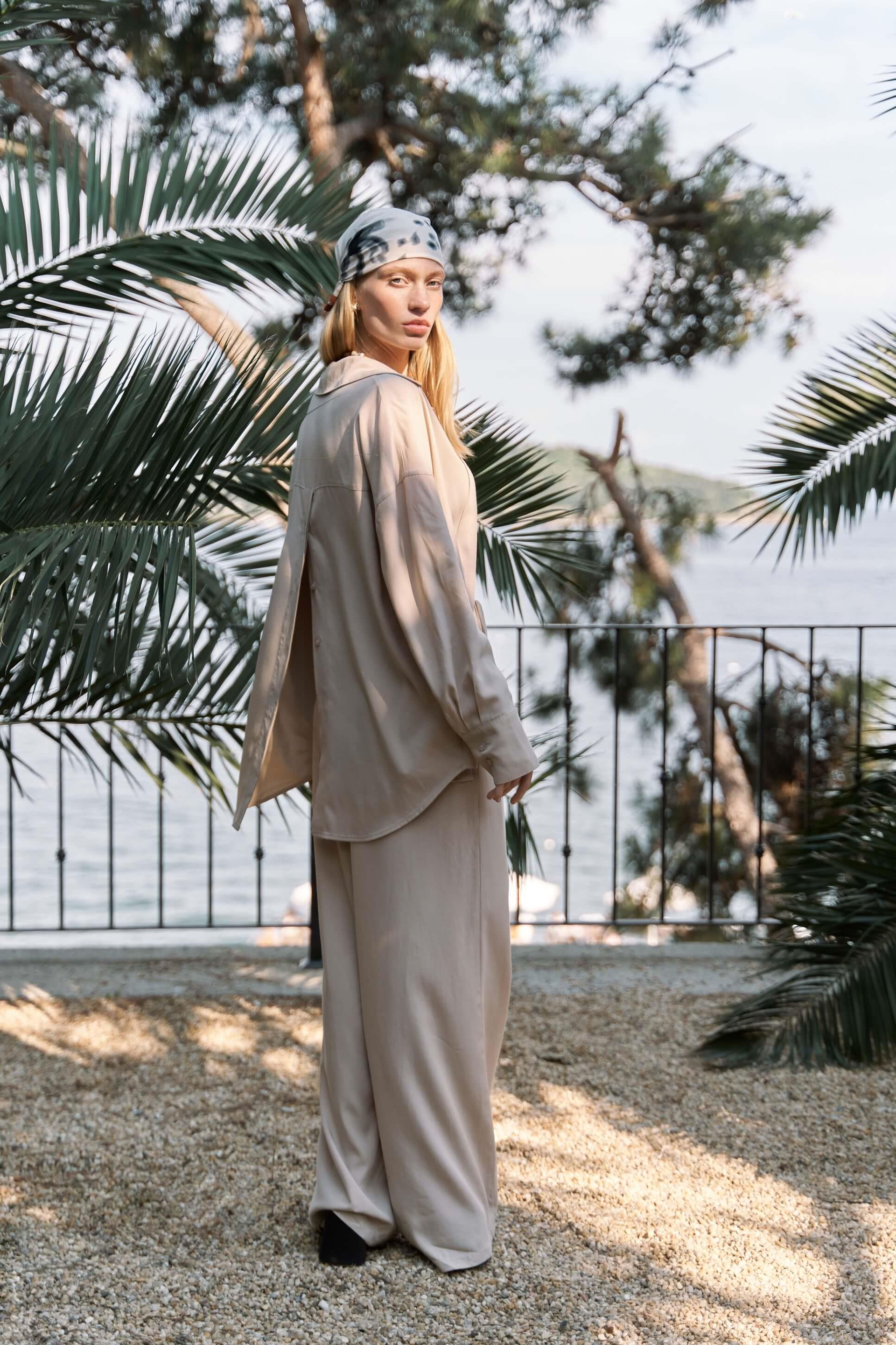 Nunzia Arka Detaylı Bej Oversize Gömlek Pantolon Takım