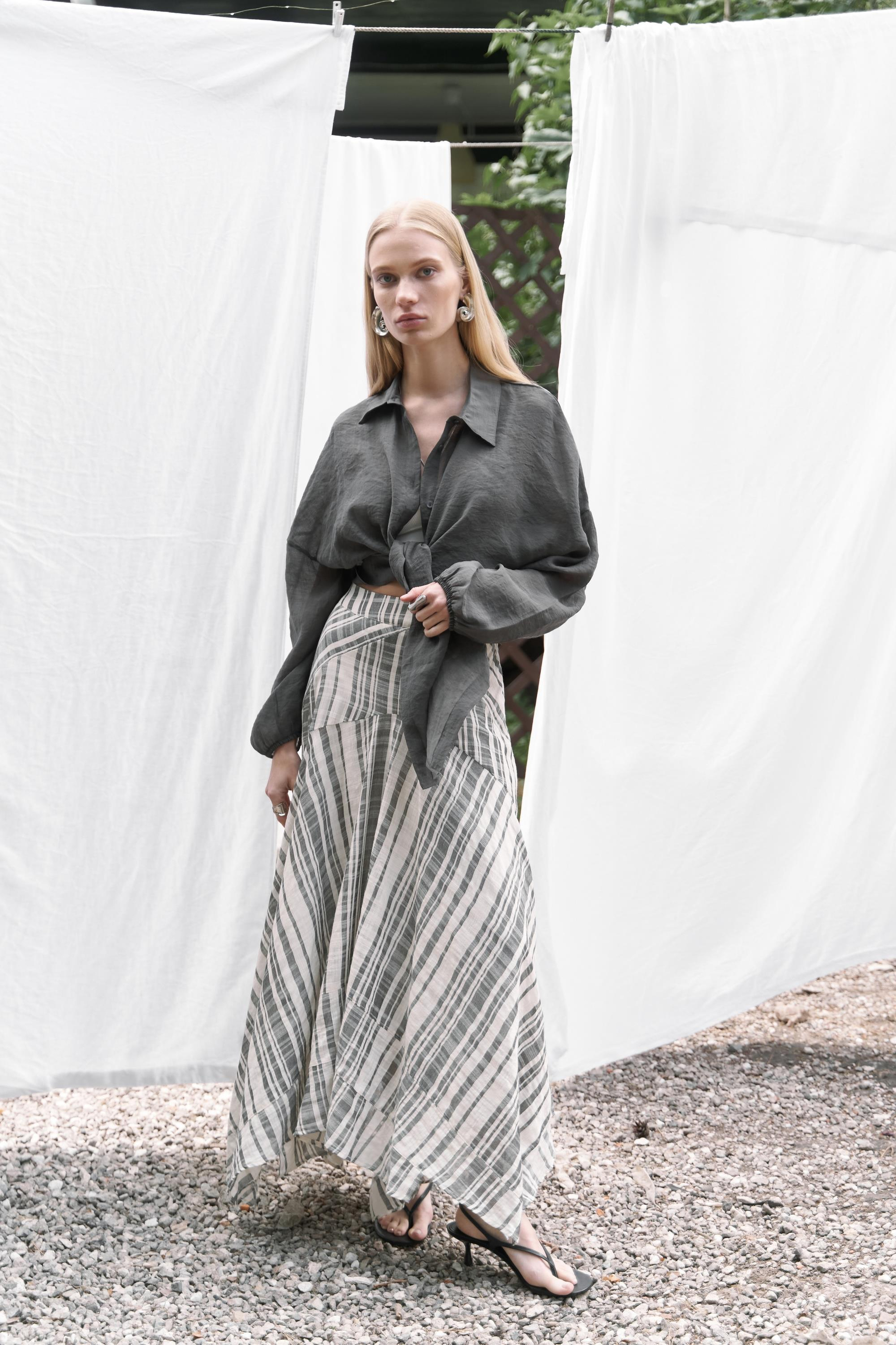 Peigi Çizgili Parçalı Siyah Midi Etek