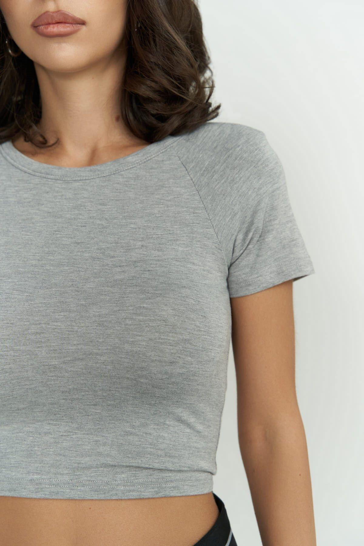 Perla Vatkalı Gri Crop Bluz