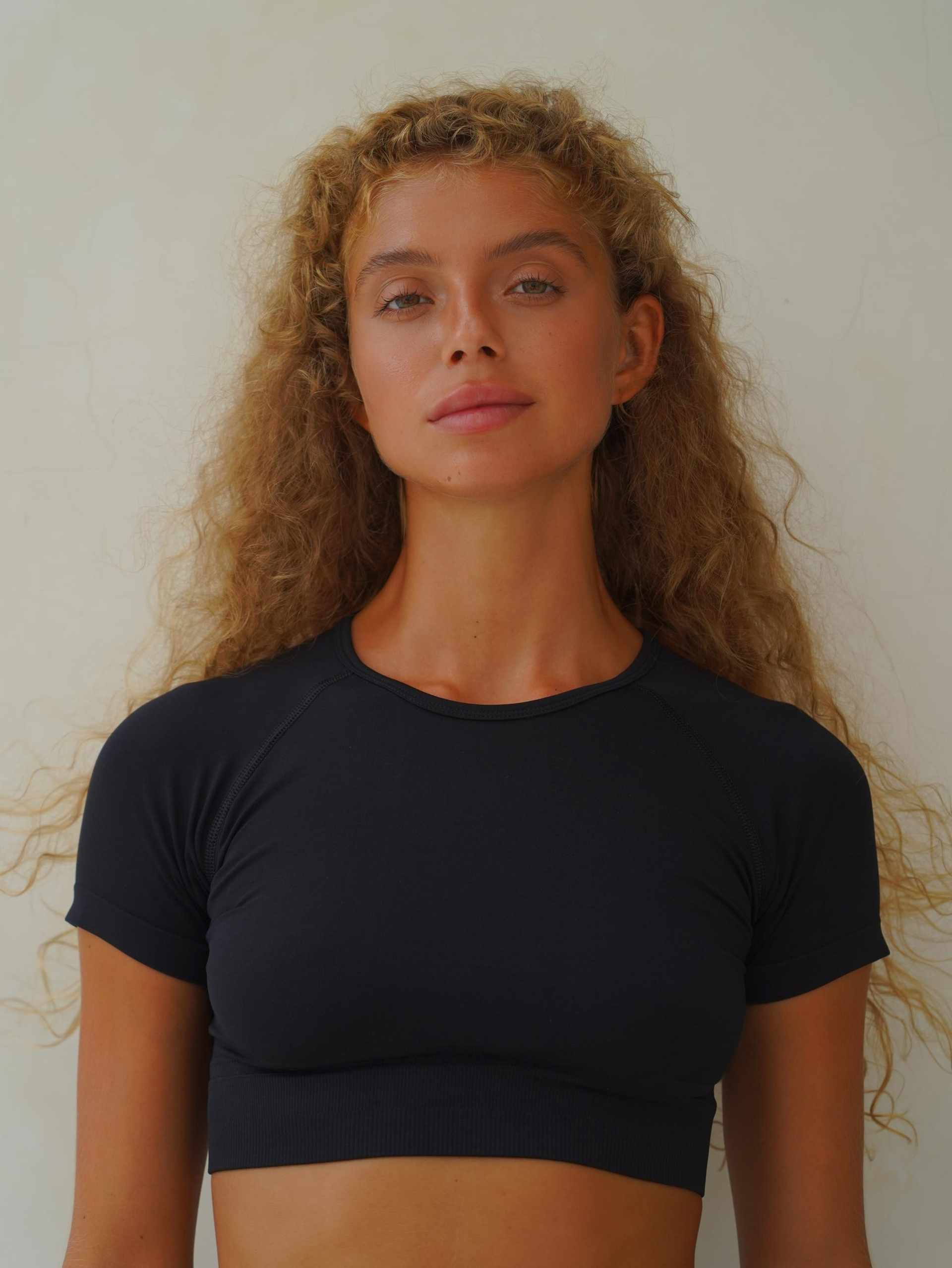 Rufus Siyah Kısa Kollu Crop Top