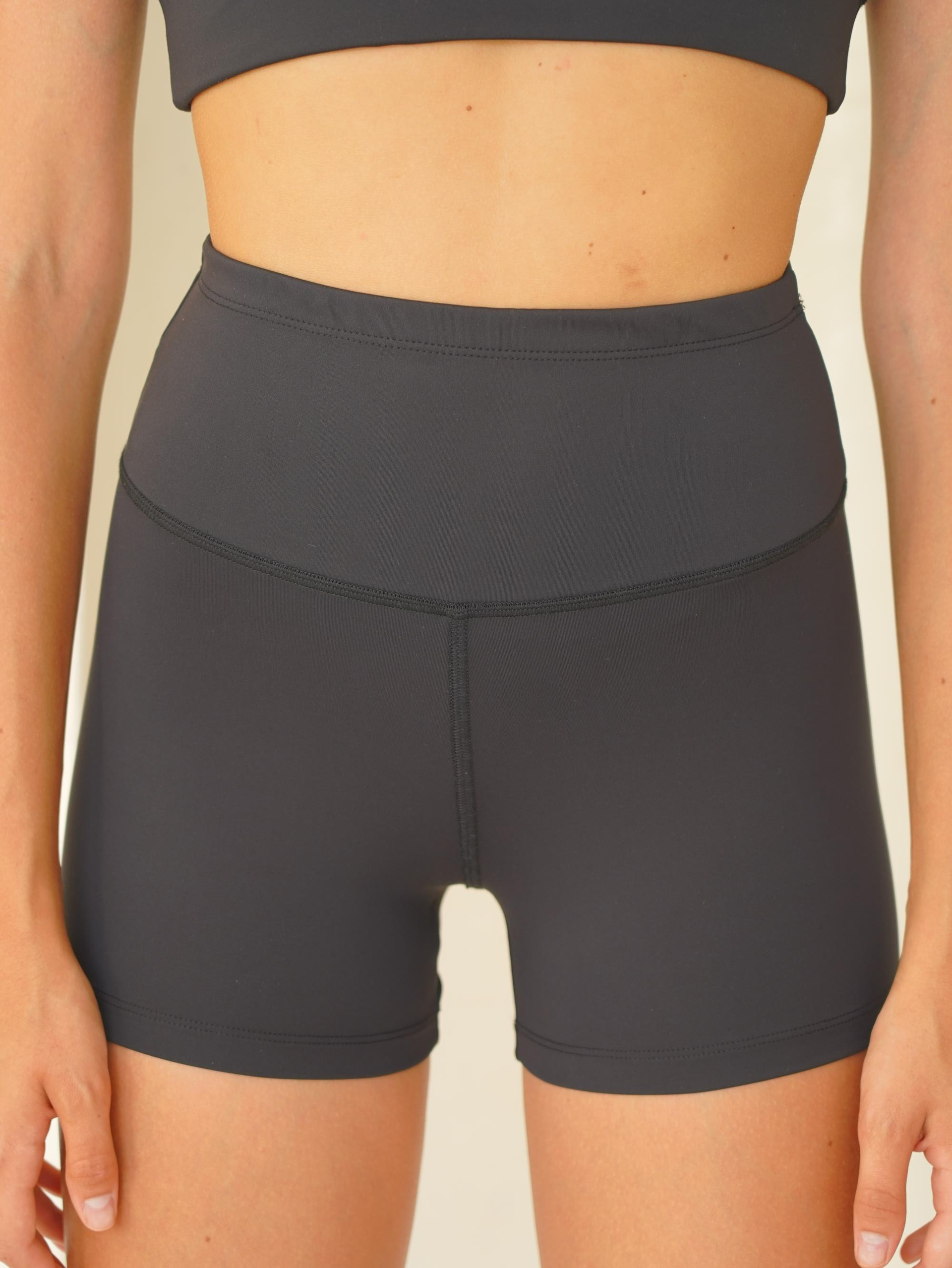 Samadhi Dikiş Detay Kısa Siyah Şort