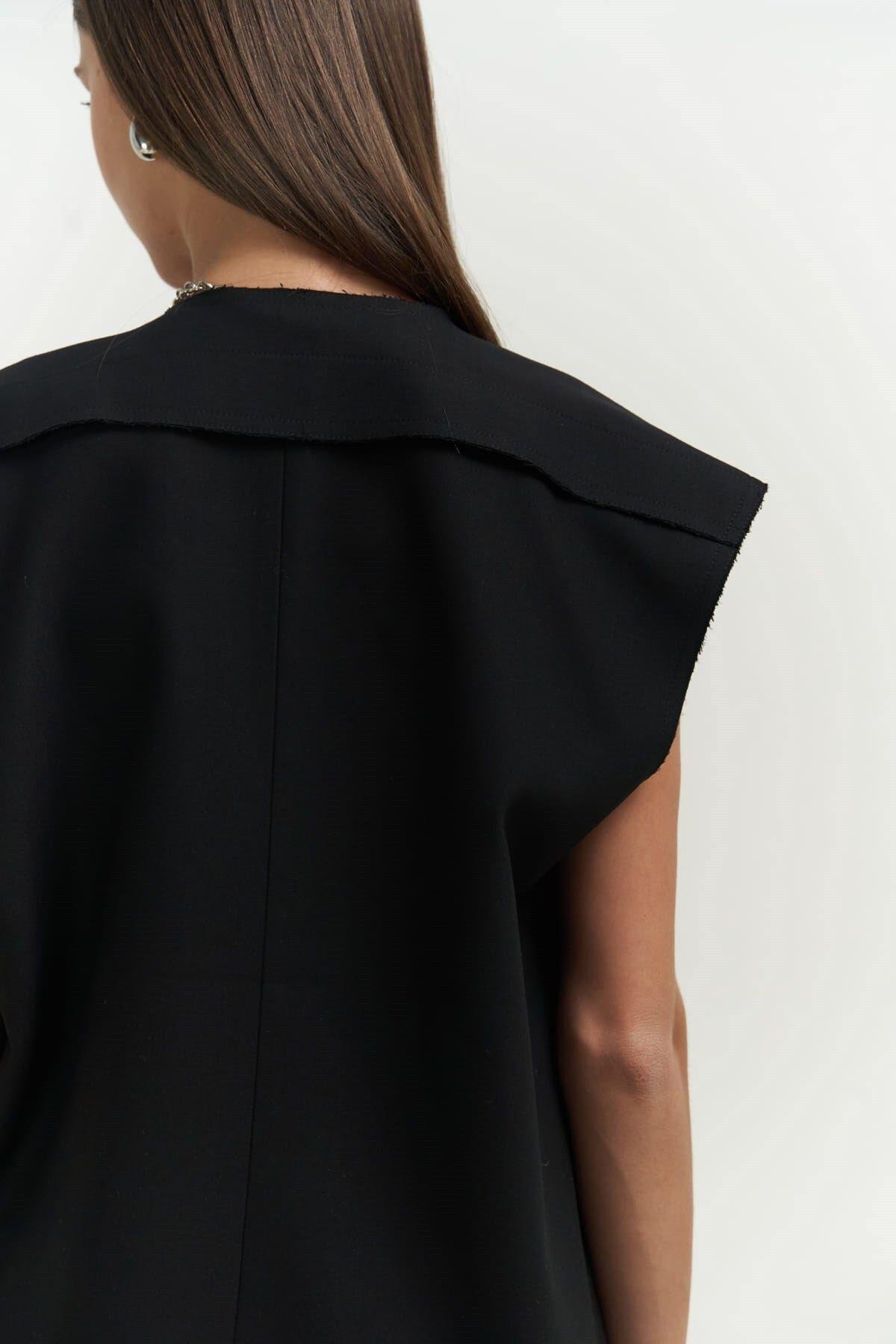 Sissela Black Vest with Side Slit