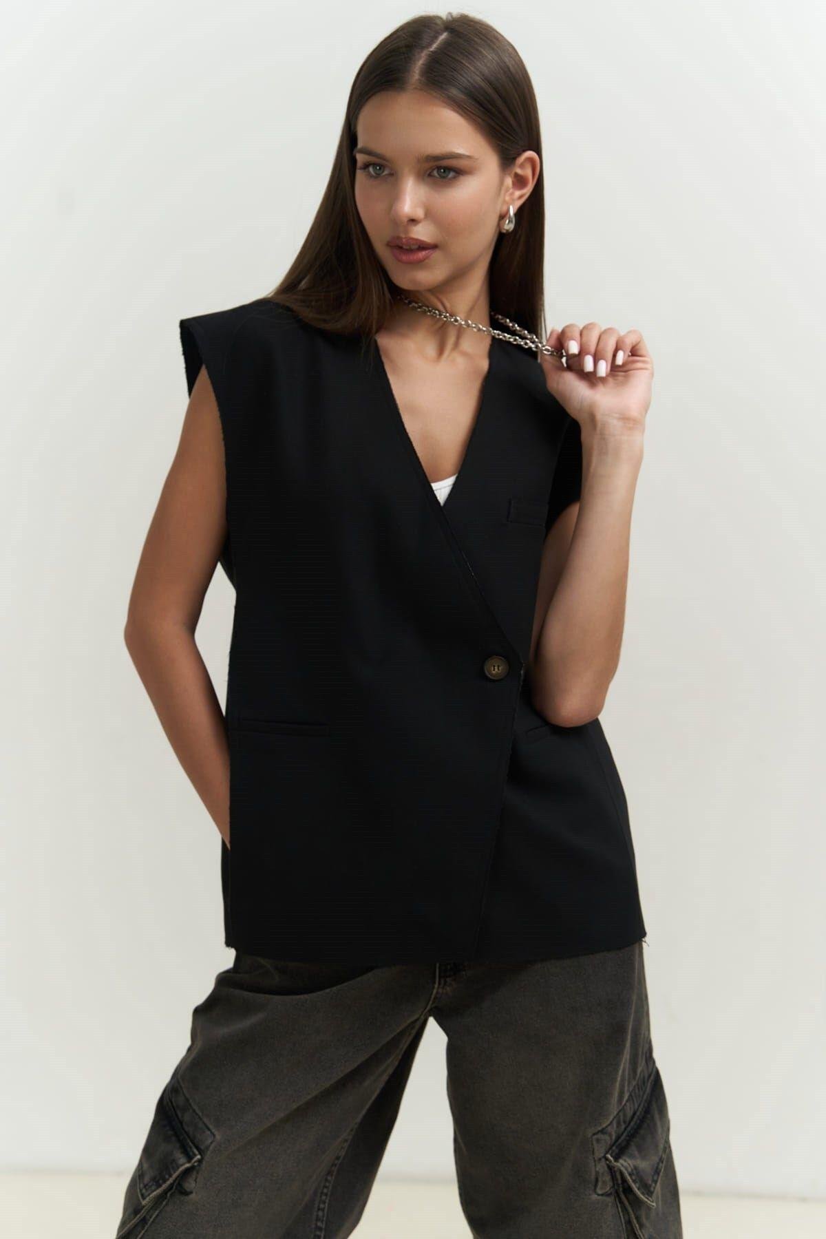 Sissela Black Vest with Side Slit