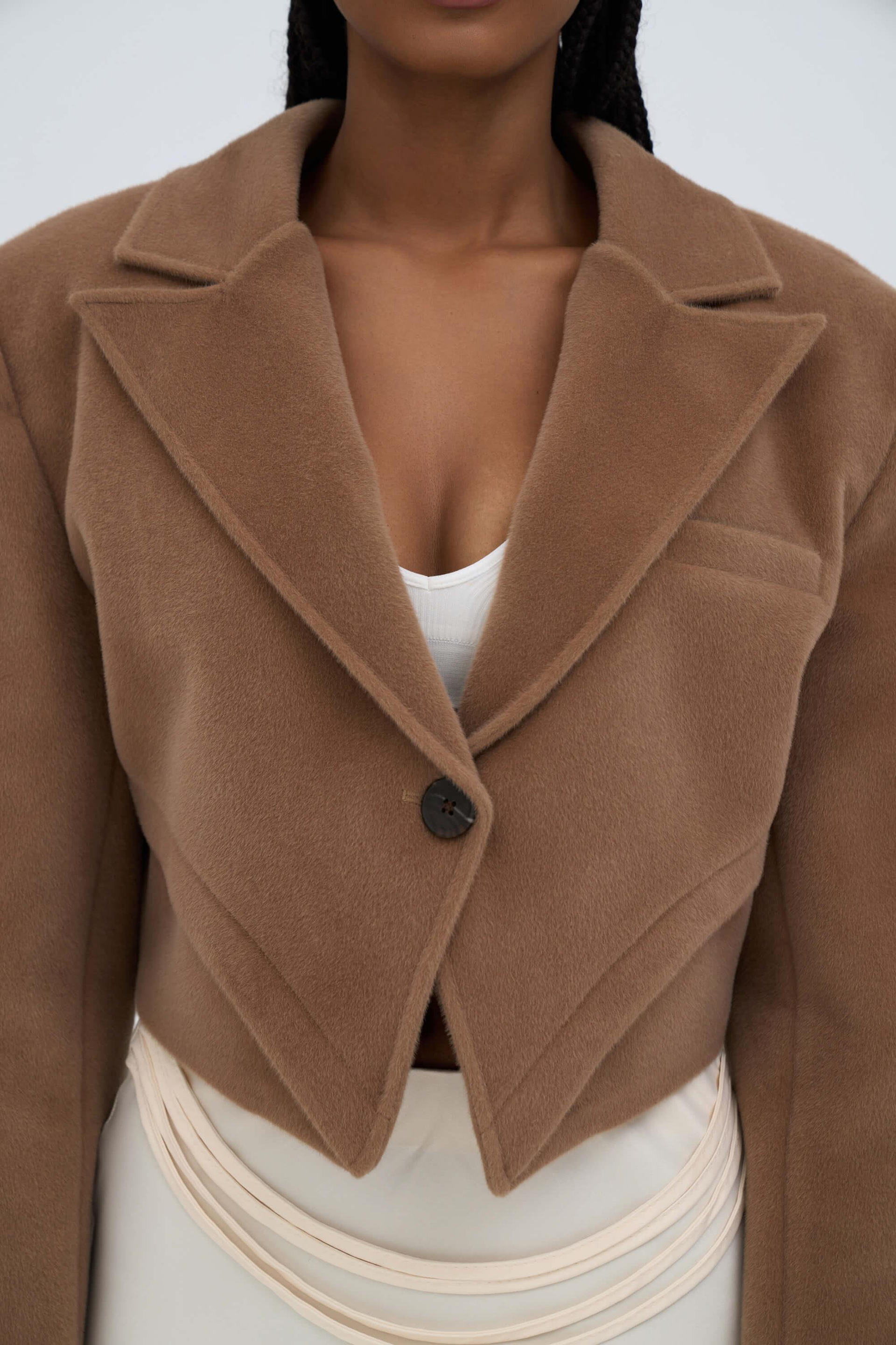 Teya Koyu Bej Üçgen Detay Crop Ceket