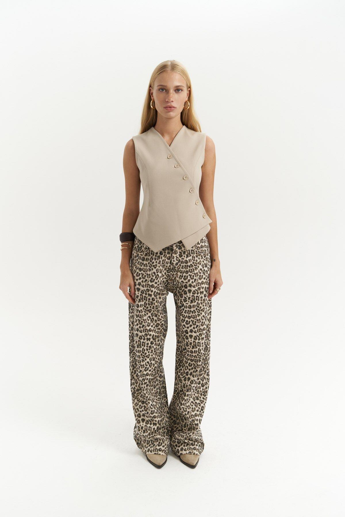 Trappe Light Beige Asymmetric Vest