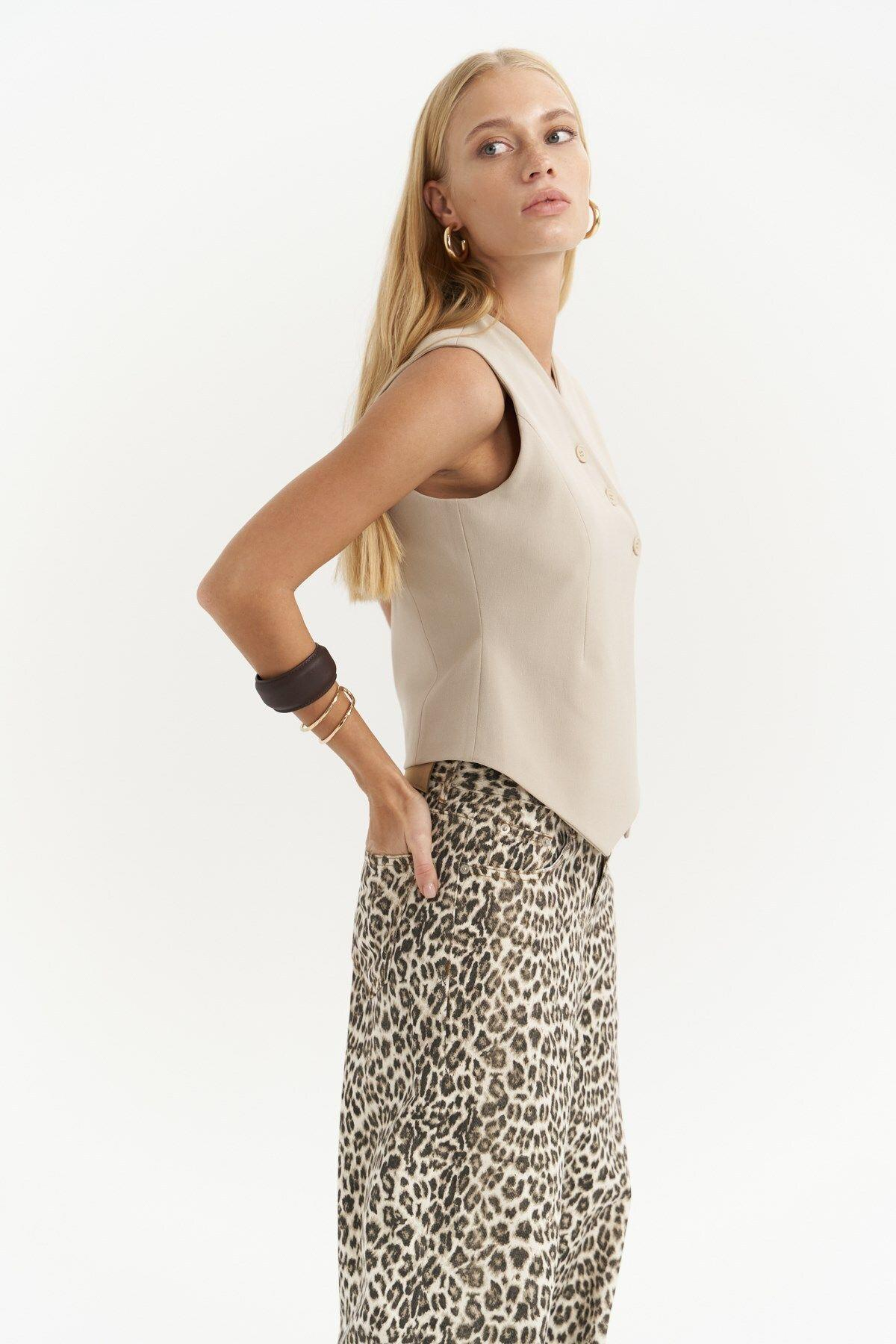 Trappe Light Beige Asymmetric Vest