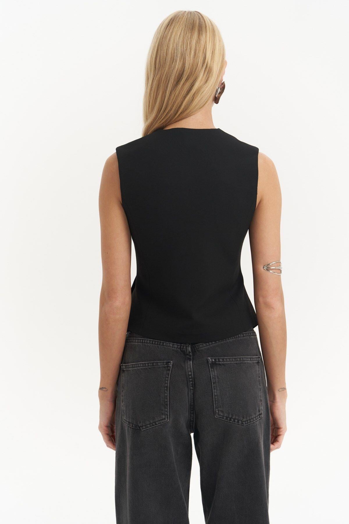 Trappe Siyah Asimetrik Yelek