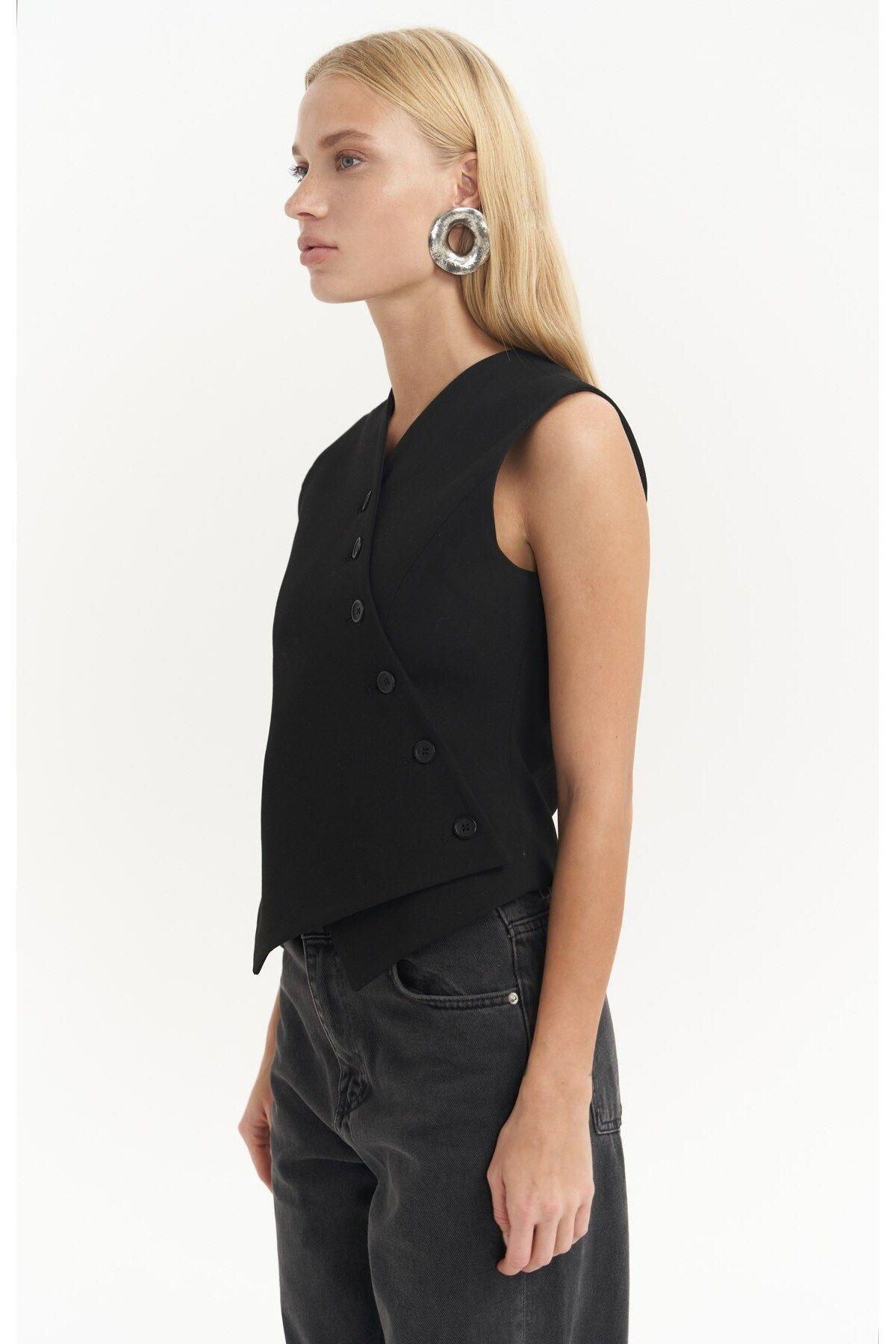 Trappe Siyah Asimetrik Yelek