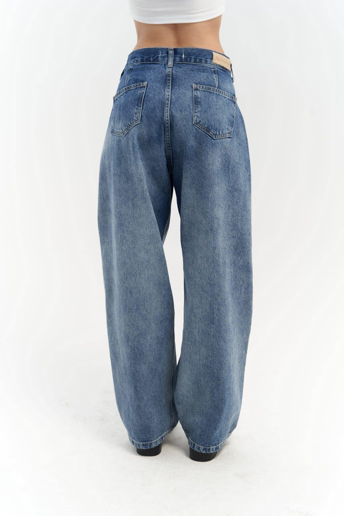 Unique Blue / Blue Jeans