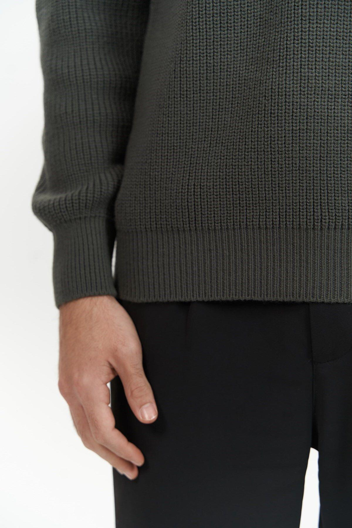  Vander Men's Anthracite Knit Sweater with Button Detail