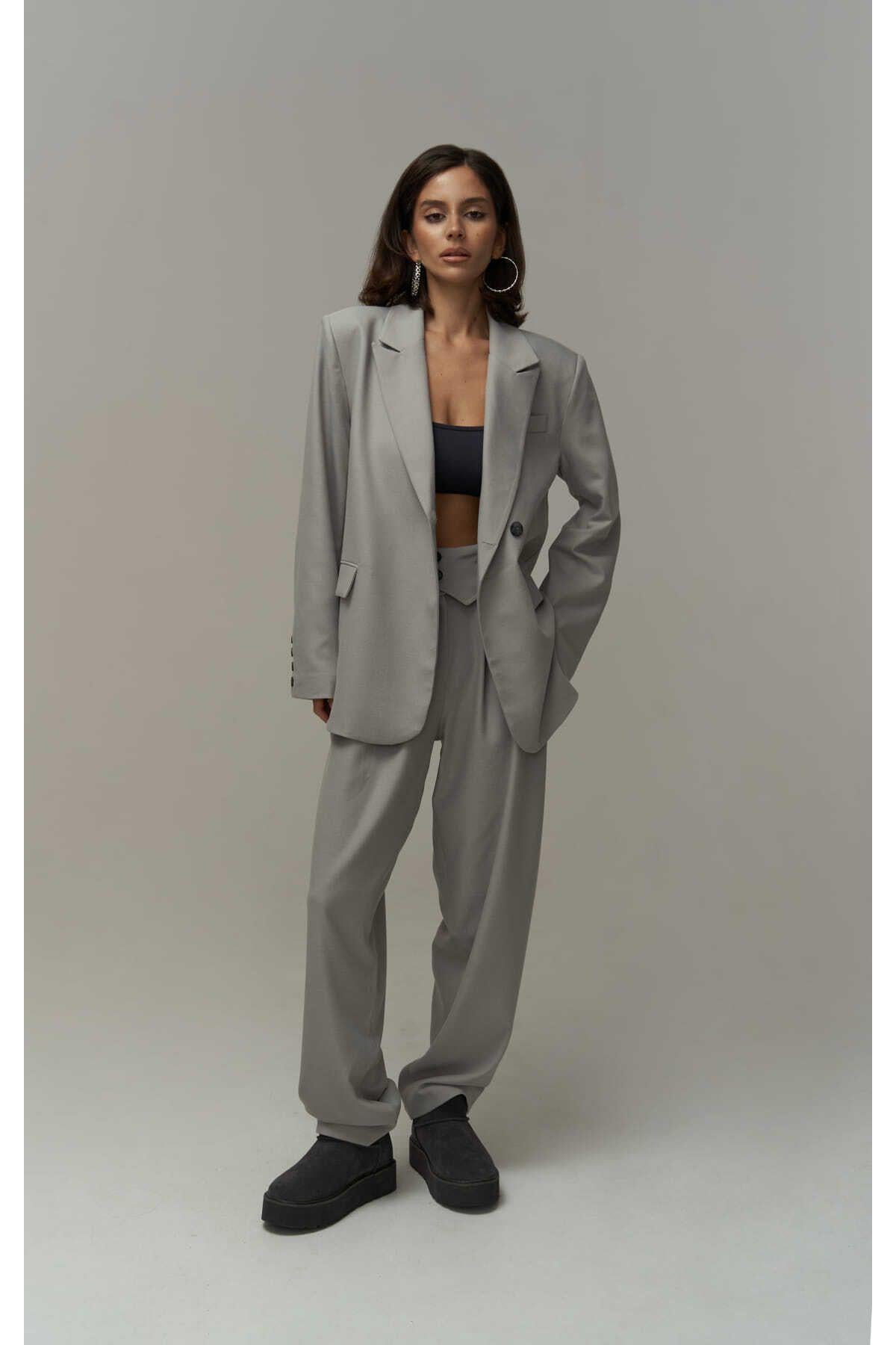 Mai Vanya Gray Blazer Suit