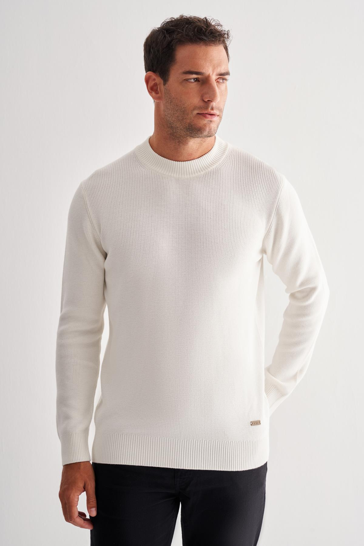 Krem Rengi Yarım Balıkçı Yaka Uzun Kol Cepsiz Comfort Fit Casual Pamuklu Triko Kazak 1012255203