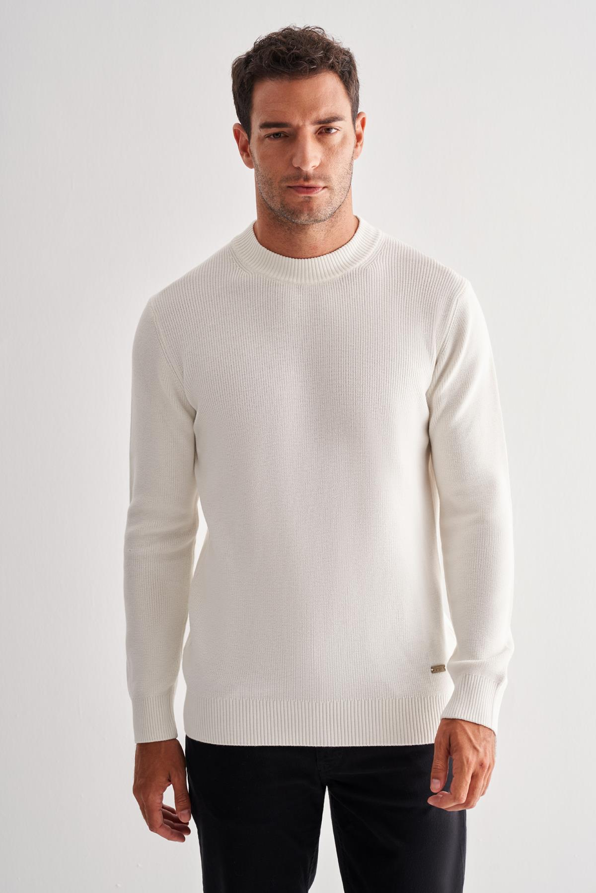Krem Rengi Yarım Balıkçı Yaka Uzun Kol Cepsiz Comfort Fit Casual Pamuklu Triko Kazak 1012255203