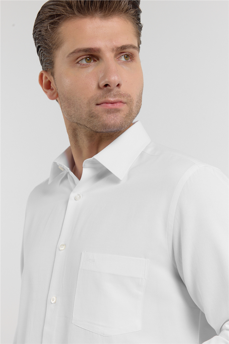 Beyaz Dokulu Sert Yaka Uzun Kol Cepli Comfort Fit Pamuklu Gömlek 1004255269